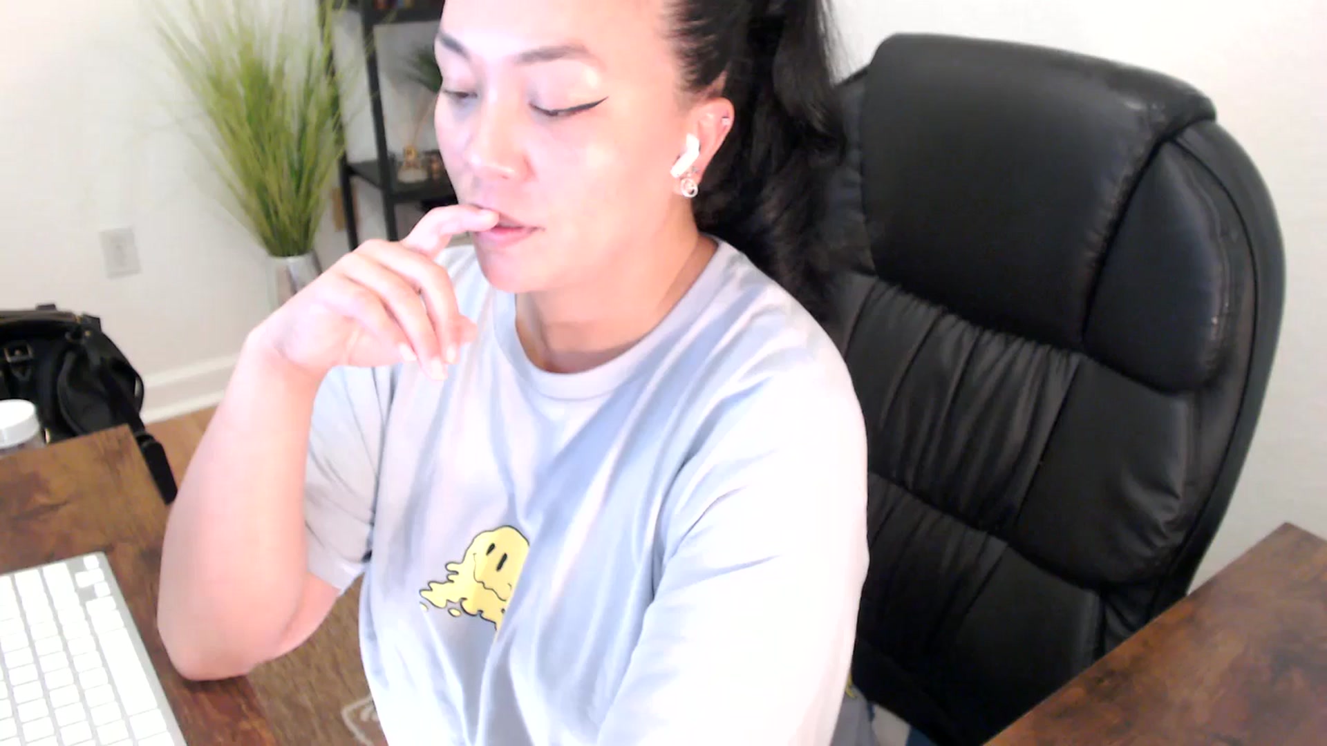 Gallery image thumbnail from MickaylaStar's myfreecams stream on, 04/25/2025, 19:01 image 8 of 20