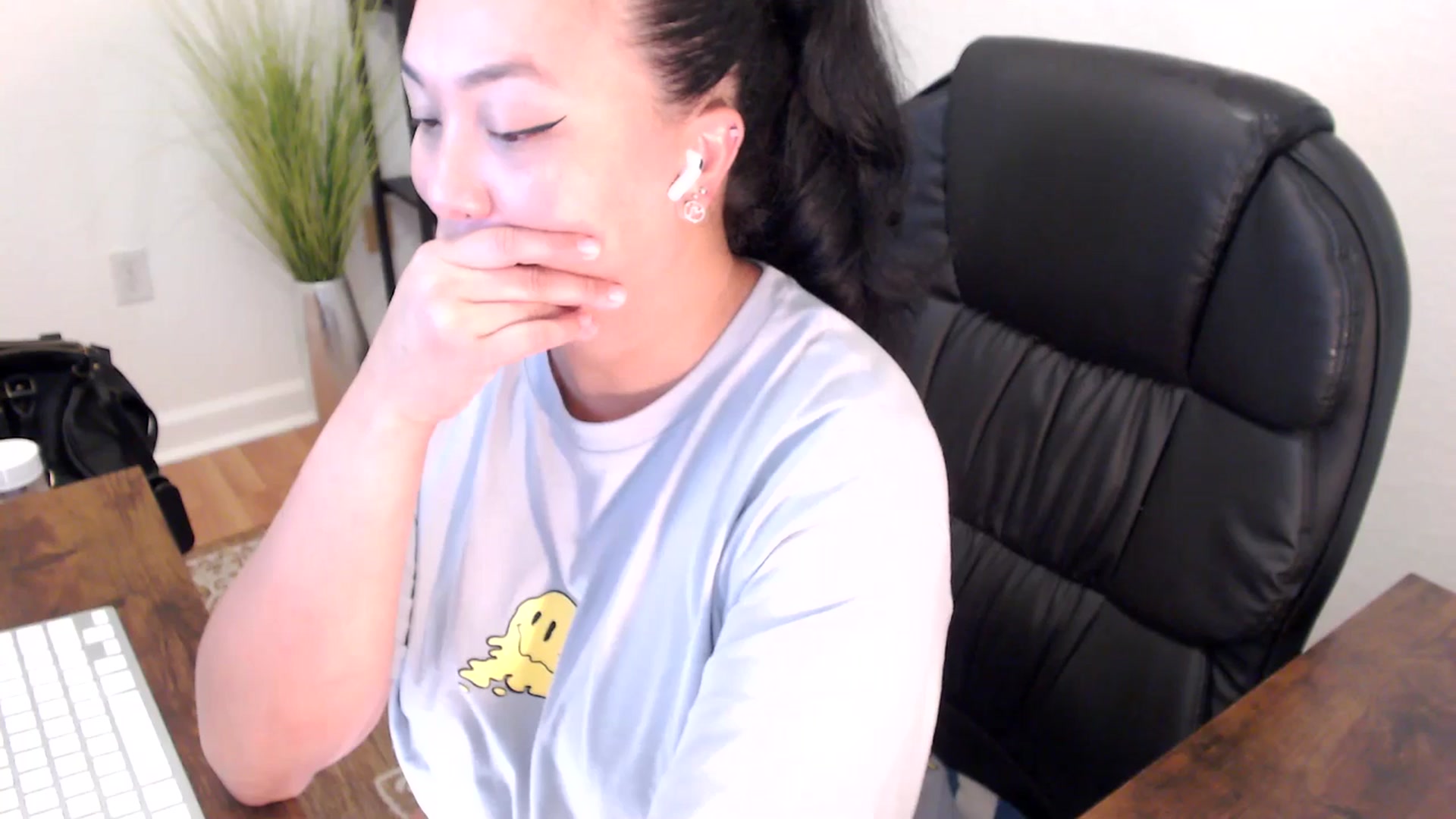 Gallery image thumbnail from MickaylaStar's myfreecams stream on, 04/25/2025, 19:01 image 6 of 20