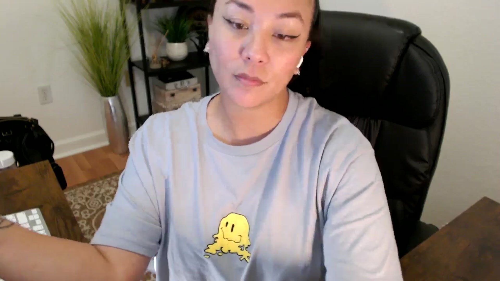 Gallery image thumbnail from MickaylaStar's myfreecams stream on, 04/25/2025, 19:01 image 13 of 20