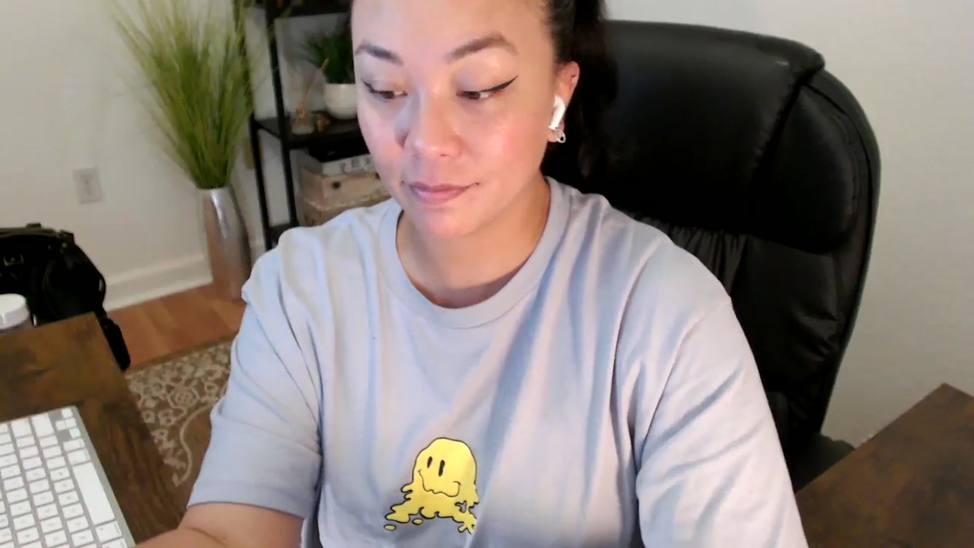 Gallery image thumbnail from MickaylaStar's myfreecams stream on, 04/25/2025, 19:01 image 14 of 20