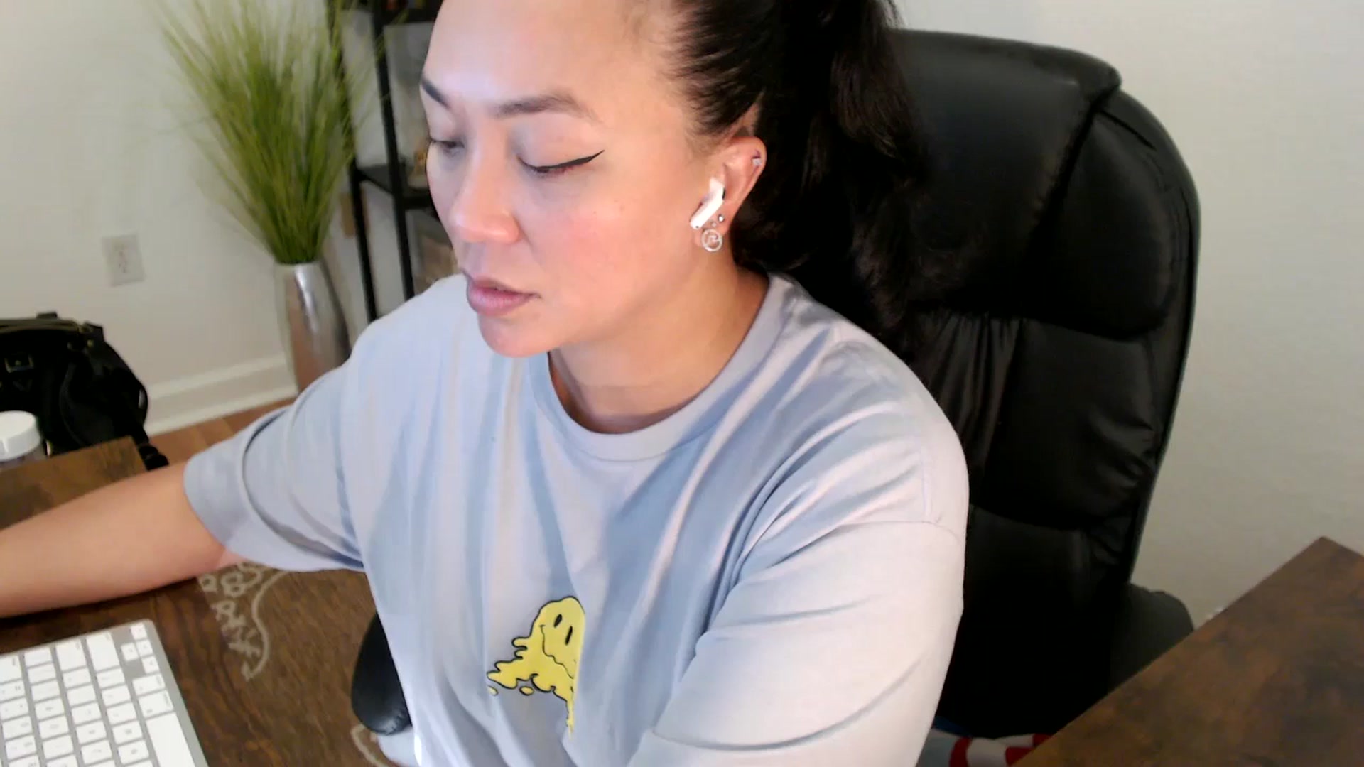 Gallery image thumbnail from MickaylaStar's myfreecams stream on, 04/25/2025, 19:01 image 1 of 20