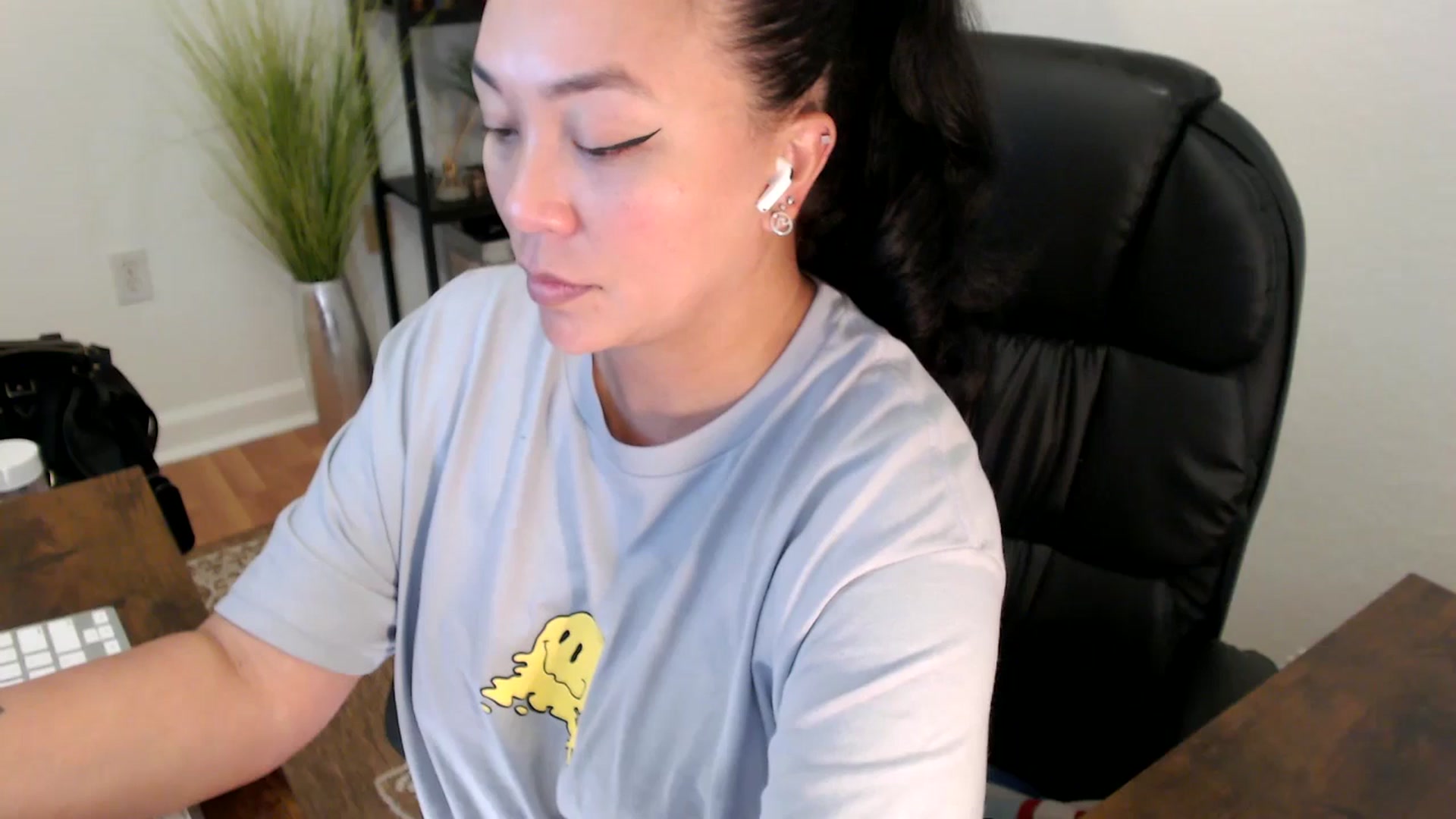 Gallery image thumbnail from MickaylaStar's myfreecams stream on, 04/25/2025, 19:01 image 11 of 20