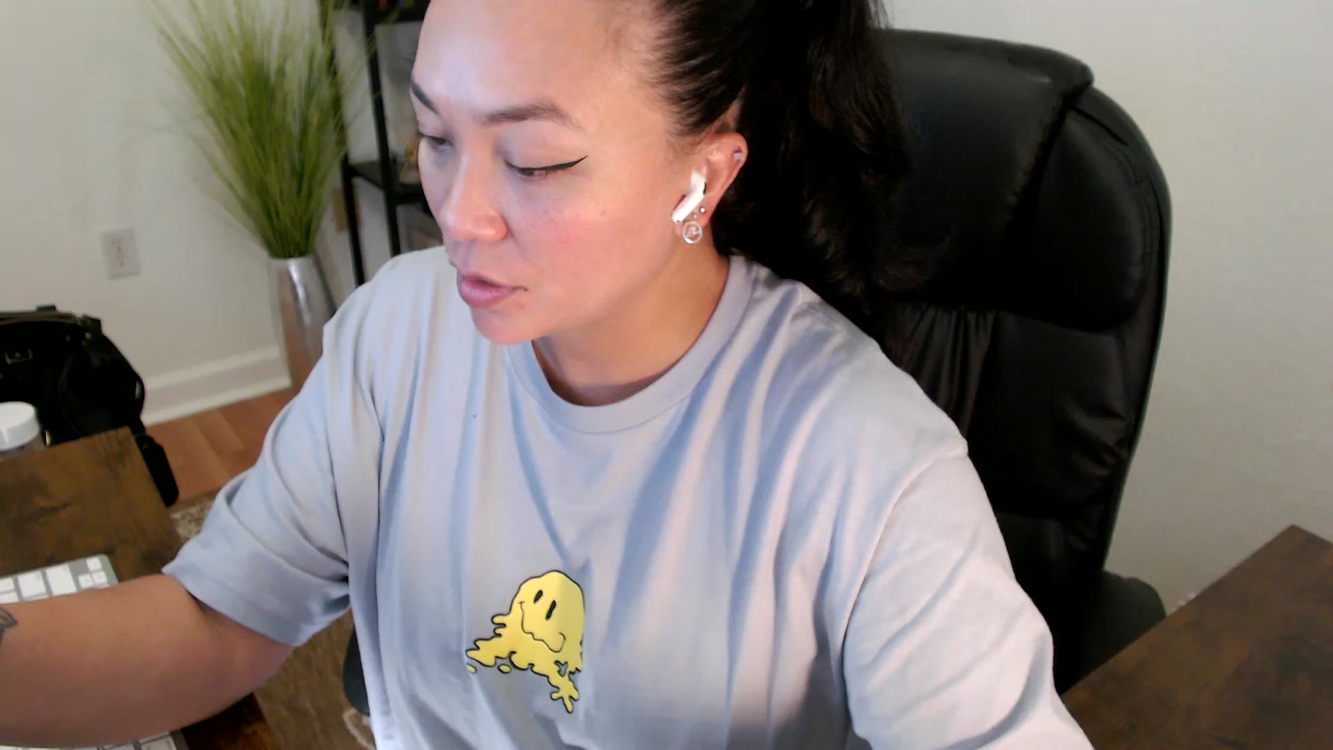 Gallery image thumbnail from MickaylaStar's myfreecams stream on, 04/25/2025, 19:01 image 2 of 20