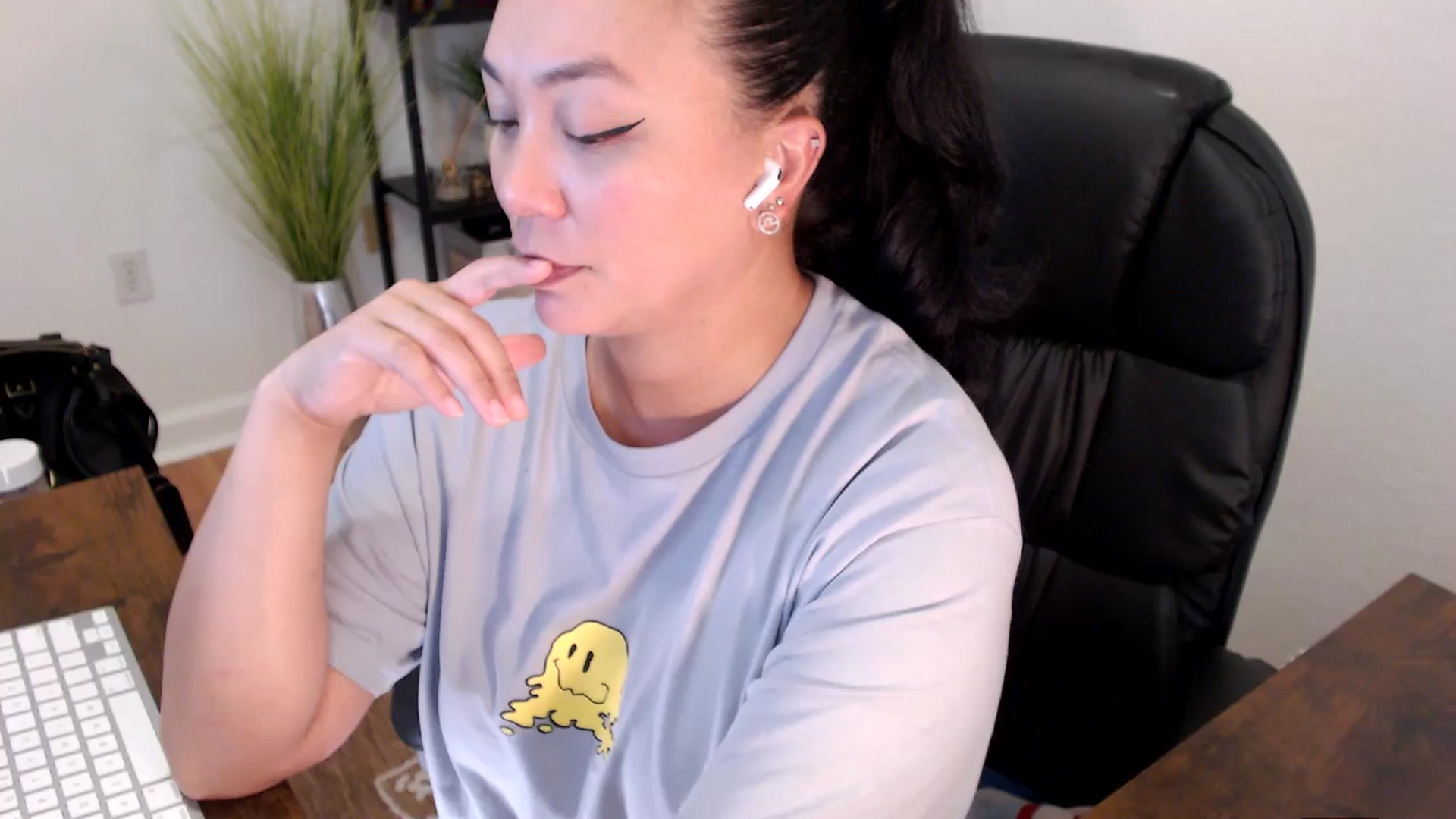 Gallery image thumbnail from MickaylaStar's myfreecams stream on, 04/25/2025, 19:01 image 18 of 20