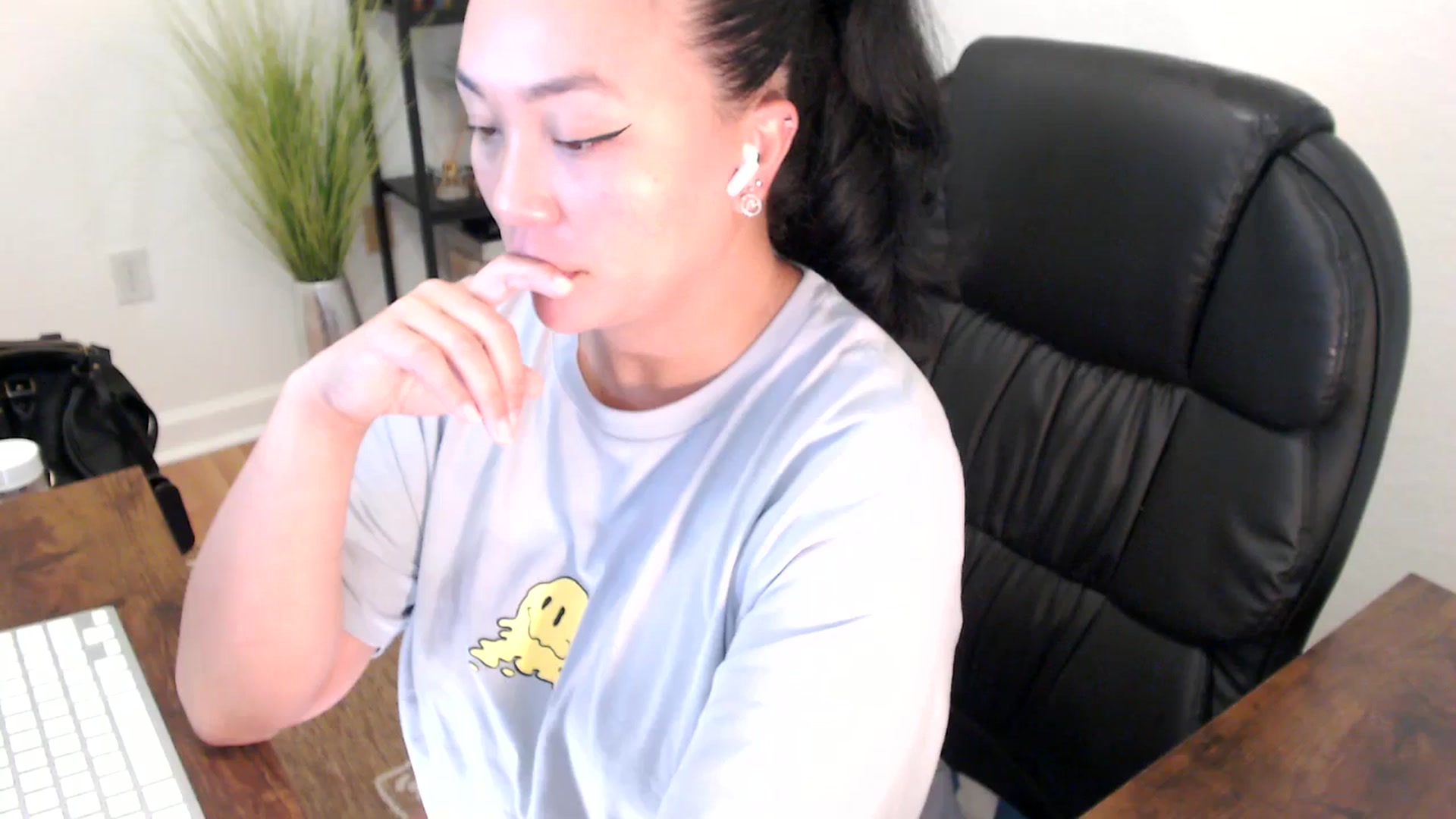 Gallery image thumbnail from MickaylaStar's myfreecams stream on, 04/25/2025, 19:01 image 7 of 20
