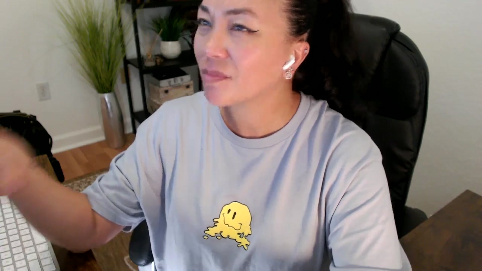 Gallery image thumbnail from MickaylaStar's myfreecams stream on, 04/25/2025, 19:42 image 4 of 20