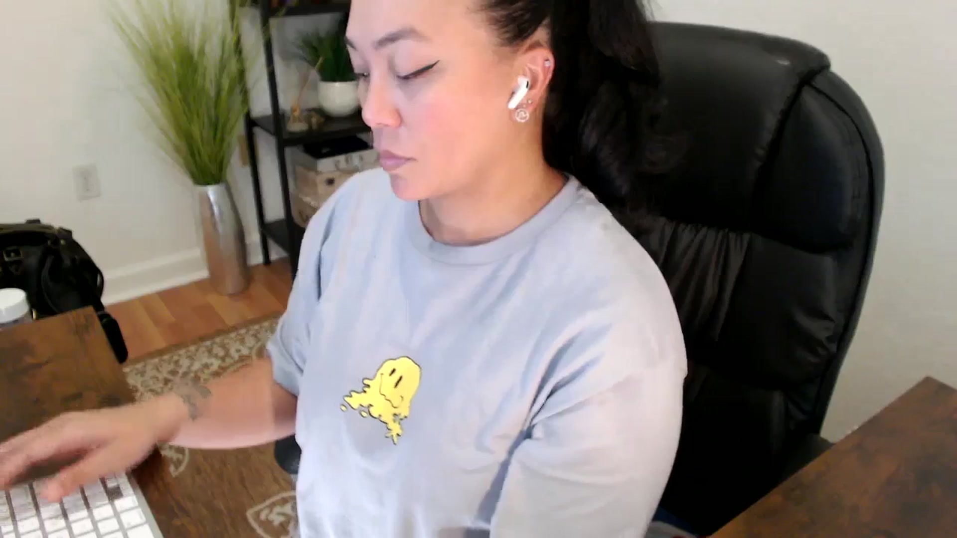 Gallery image thumbnail from MickaylaStar's myfreecams stream on, 04/25/2025, 19:42 image 18 of 20