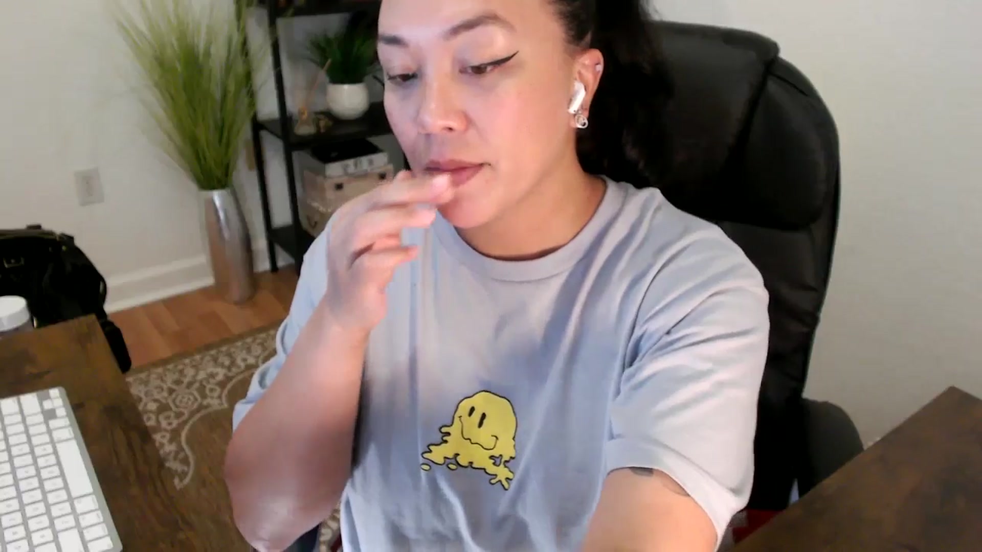 Gallery image thumbnail from MickaylaStar's myfreecams stream on, 04/25/2025, 19:42 image 6 of 20