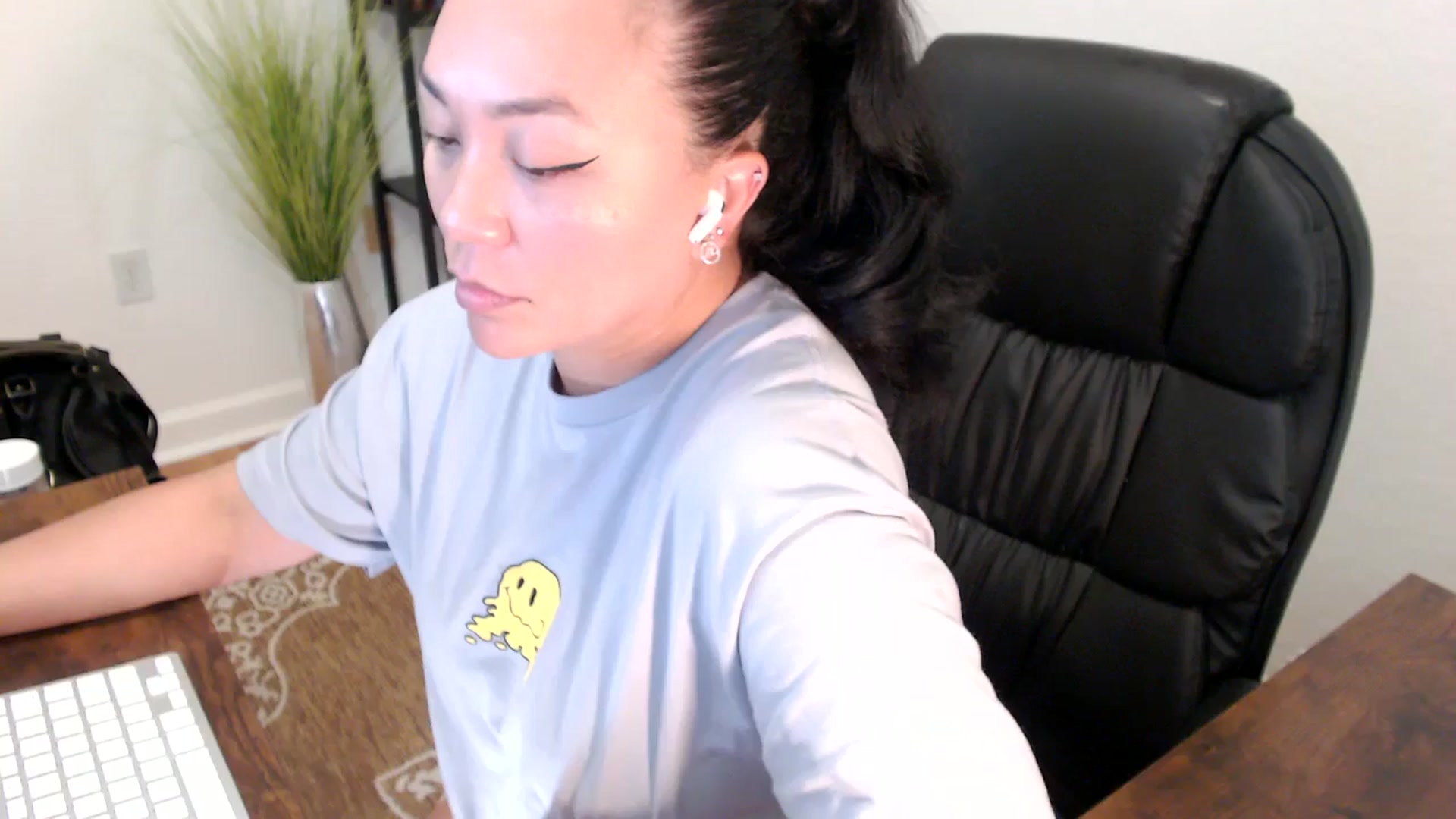 Gallery image thumbnail from MickaylaStar's myfreecams stream on, 04/25/2025, 19:42 image 13 of 20