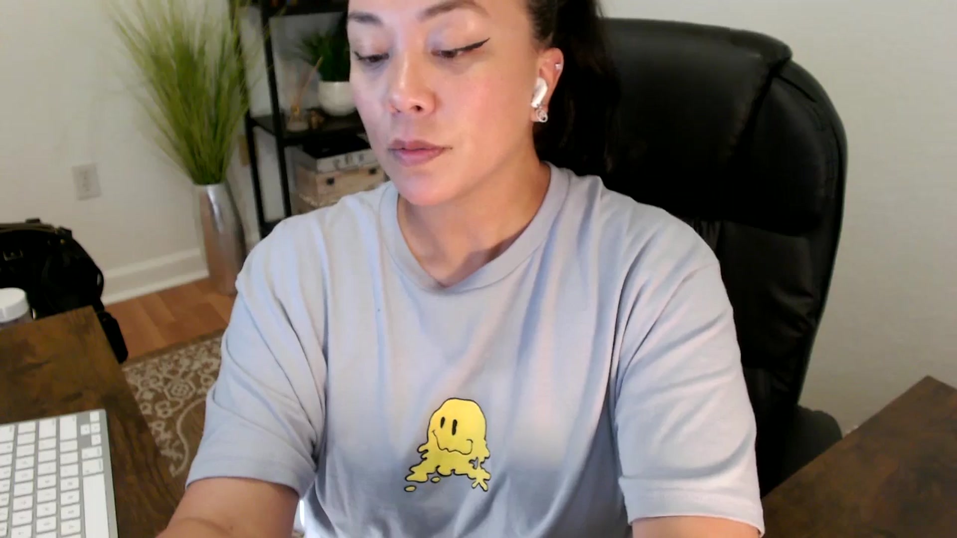 Gallery image thumbnail from MickaylaStar's myfreecams stream on, 04/25/2025, 19:42 image 17 of 20