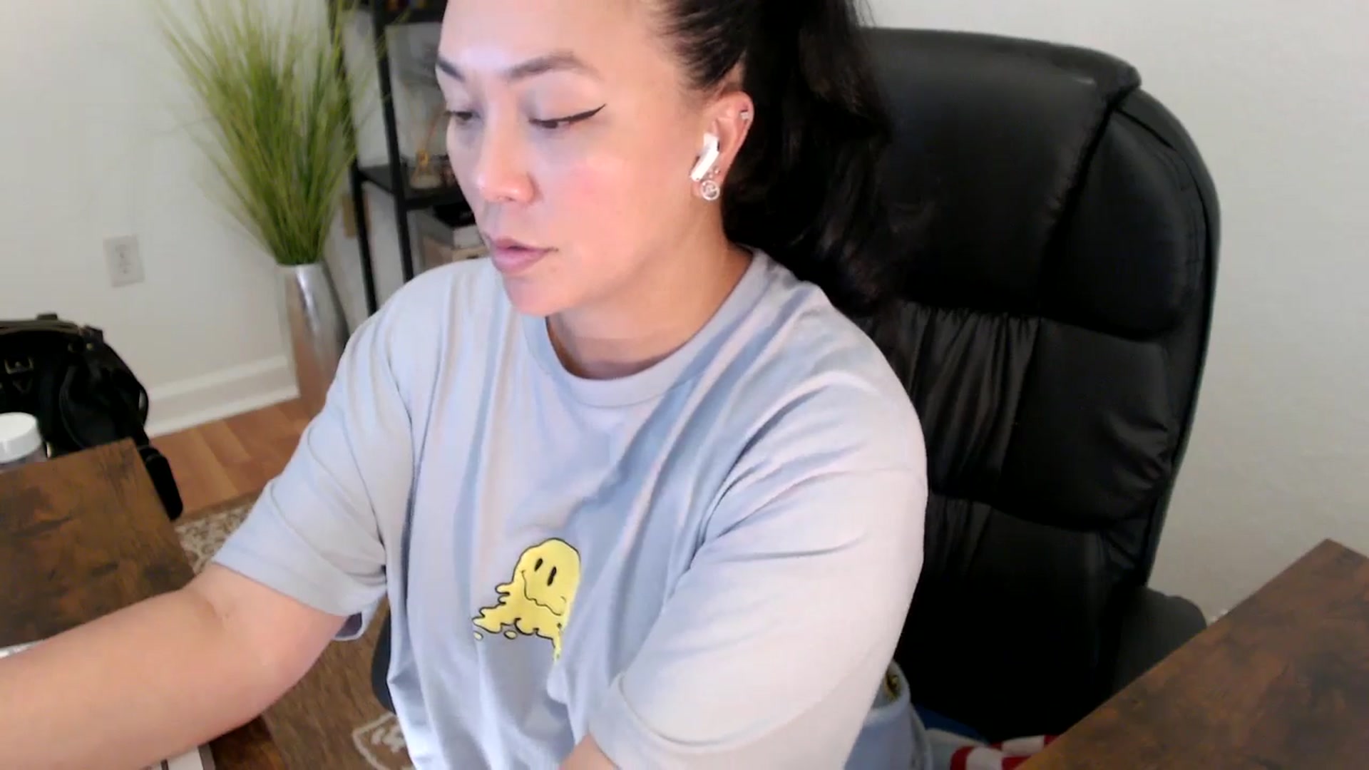 Gallery image thumbnail from MickaylaStar's myfreecams stream on, 04/25/2025, 19:42 image 14 of 20