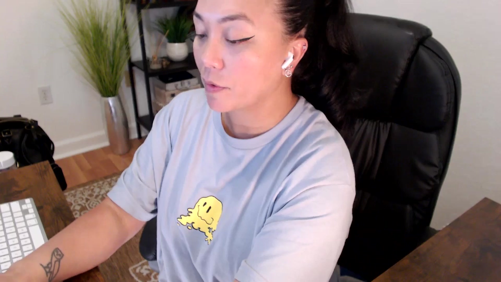 Gallery image thumbnail from MickaylaStar's myfreecams stream on, 04/25/2025, 19:42 image 10 of 20