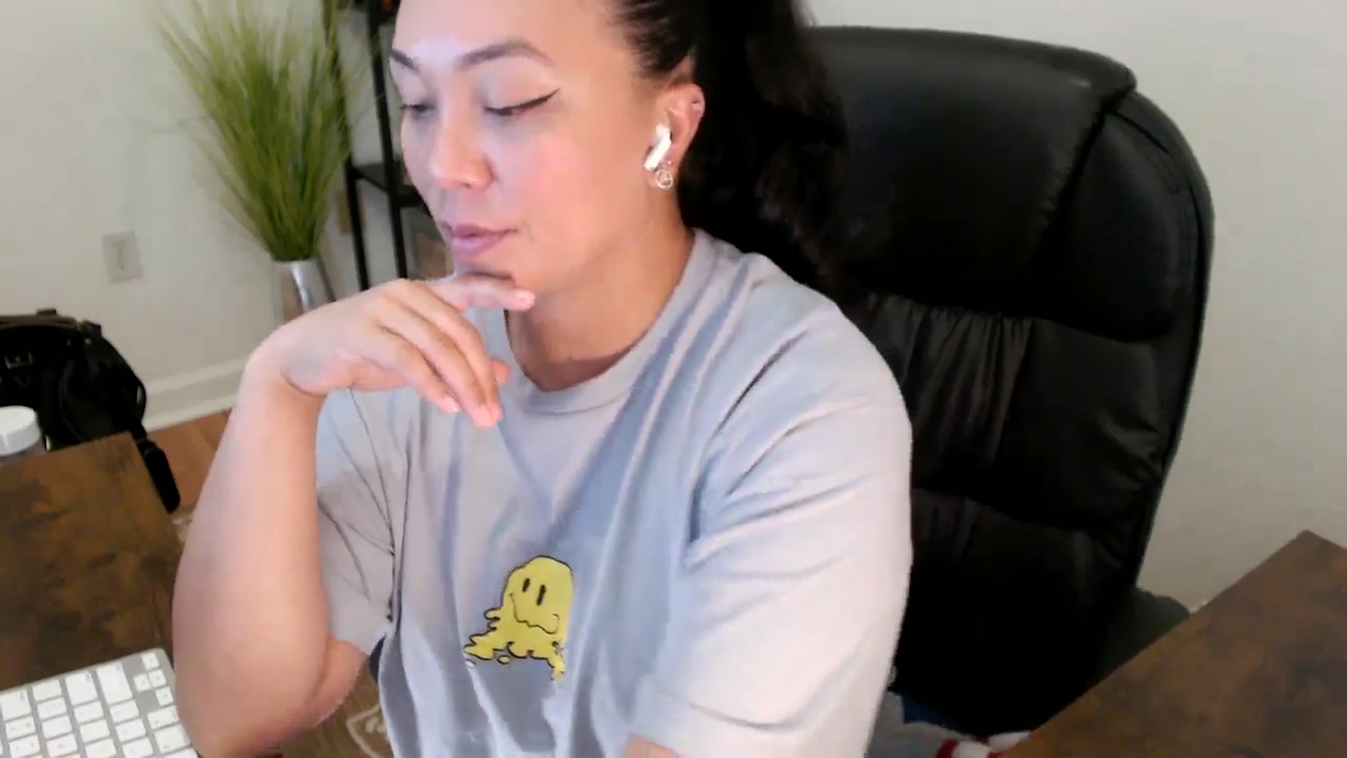 Gallery image thumbnail from MickaylaStar's myfreecams stream on, 04/25/2025, 19:42 image 20 of 20
