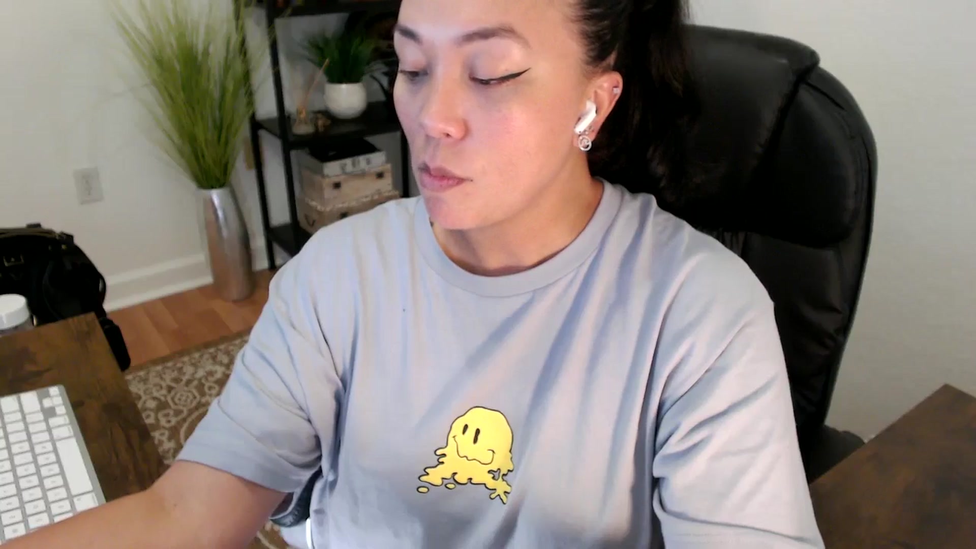 Gallery image thumbnail from MickaylaStar's myfreecams stream on, 04/25/2025, 19:42 image 7 of 20