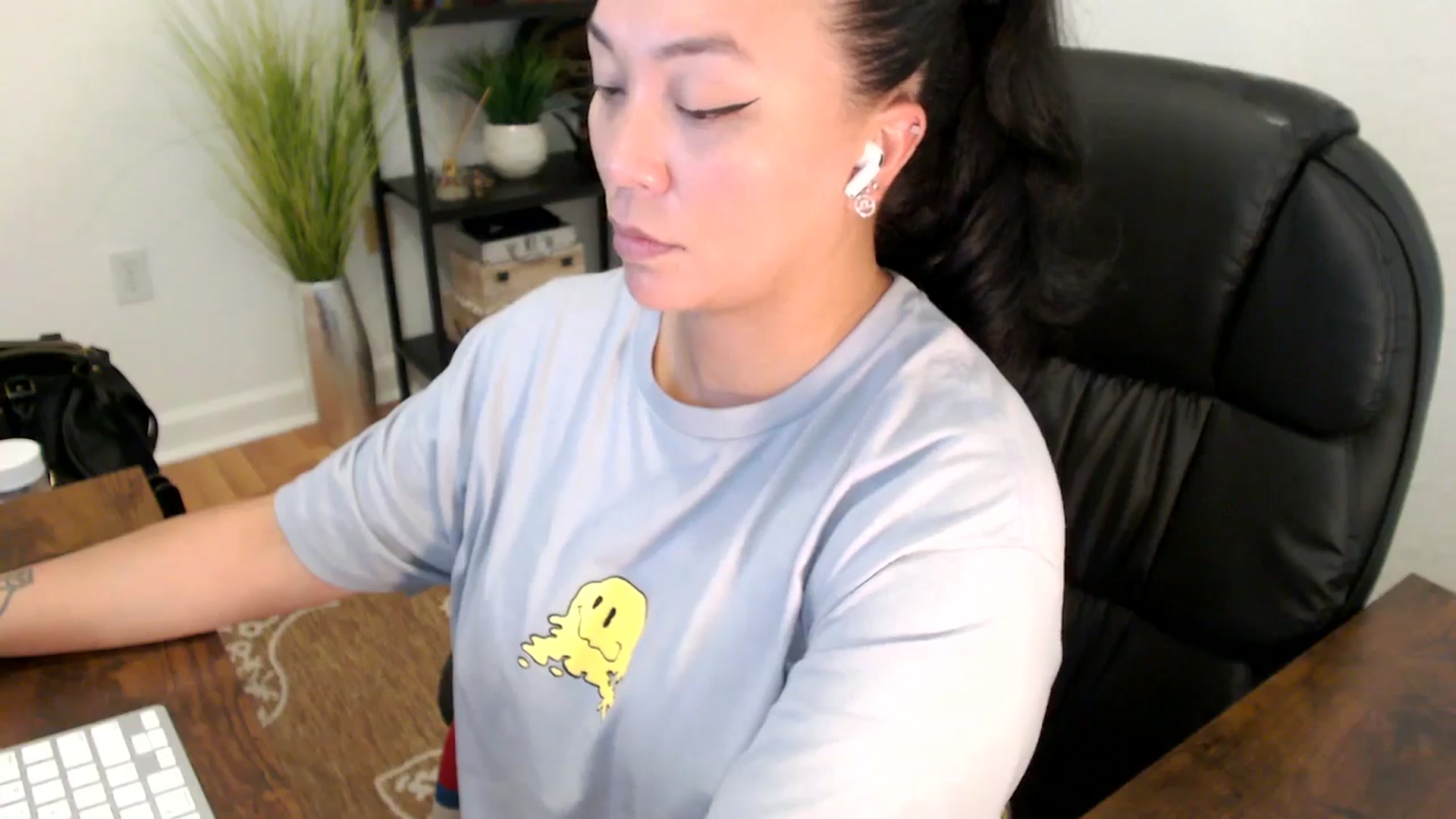 Gallery image thumbnail from MickaylaStar's myfreecams stream on, 04/25/2025, 19:56 image 20 of 20