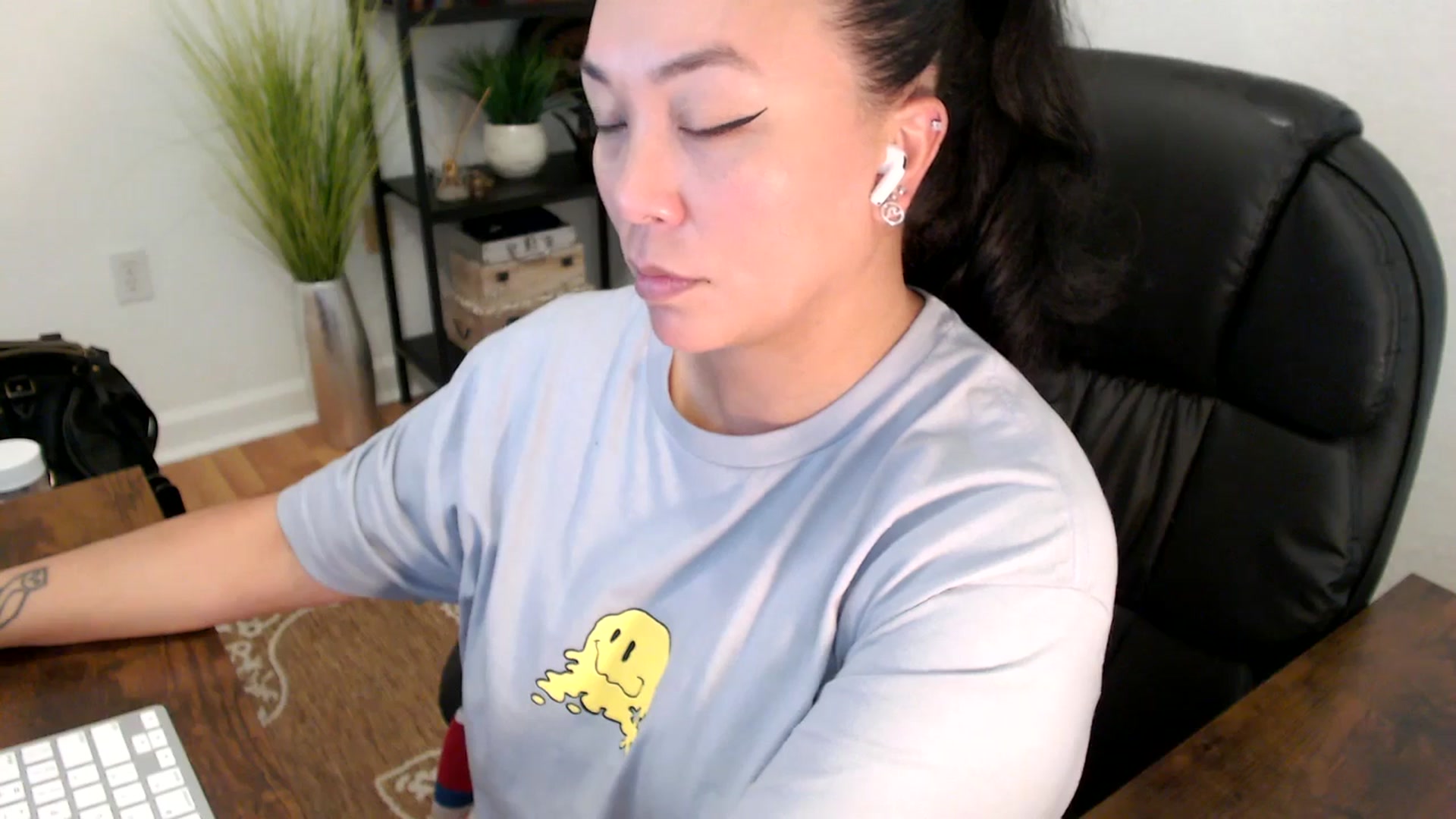 Gallery image thumbnail from MickaylaStar's myfreecams stream on, 04/25/2025, 19:56 image 18 of 20
