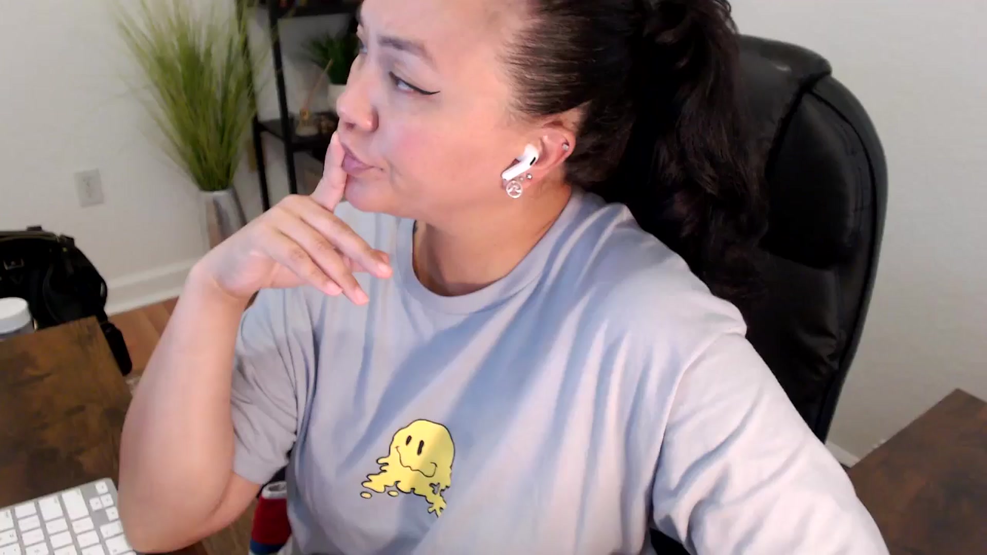 Gallery image thumbnail from MickaylaStar's myfreecams stream on, 04/25/2025, 19:56 image 13 of 20