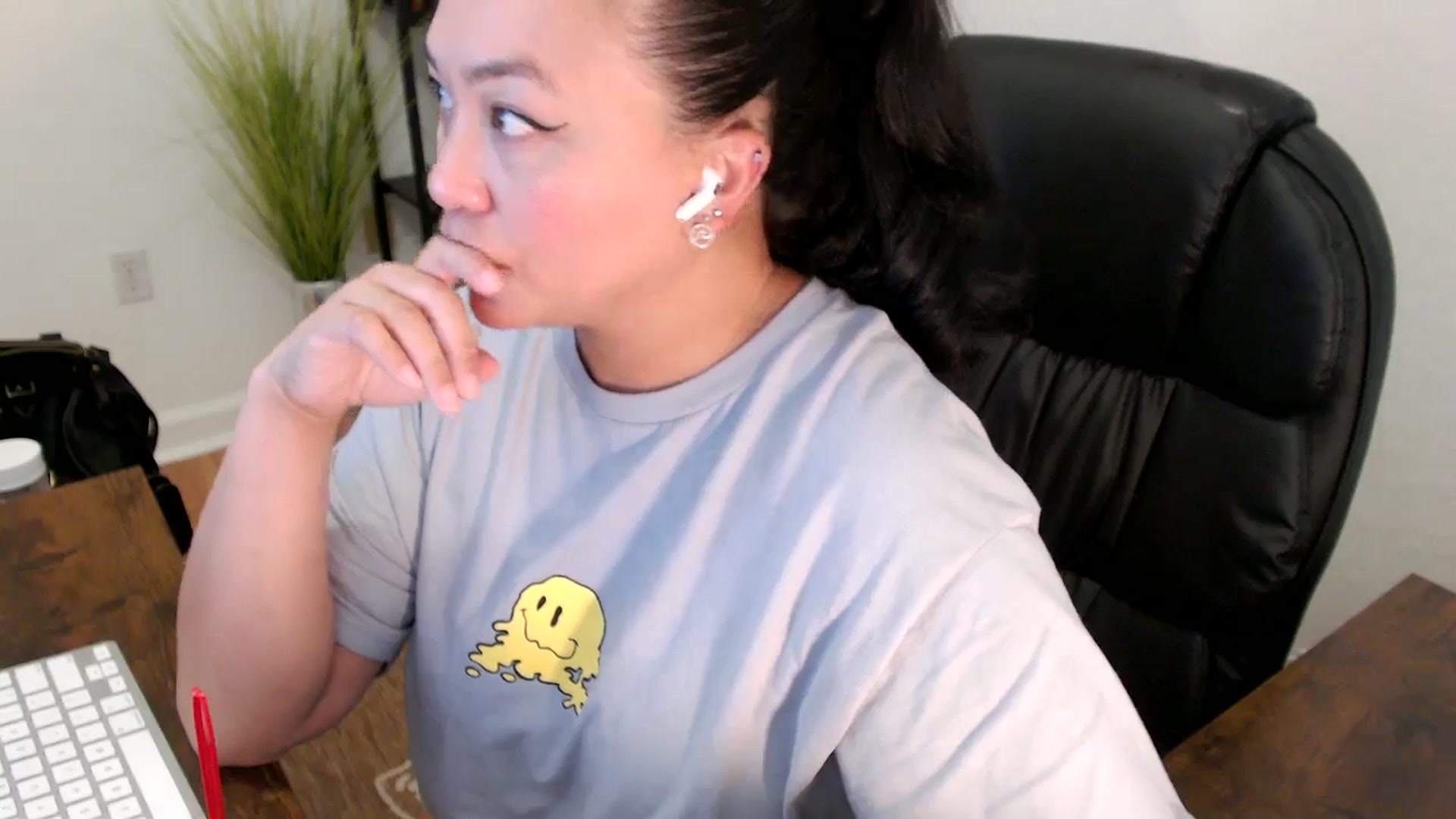 Gallery image thumbnail from MickaylaStar's myfreecams stream on, 04/25/2025, 20:19 image 2 of 20
