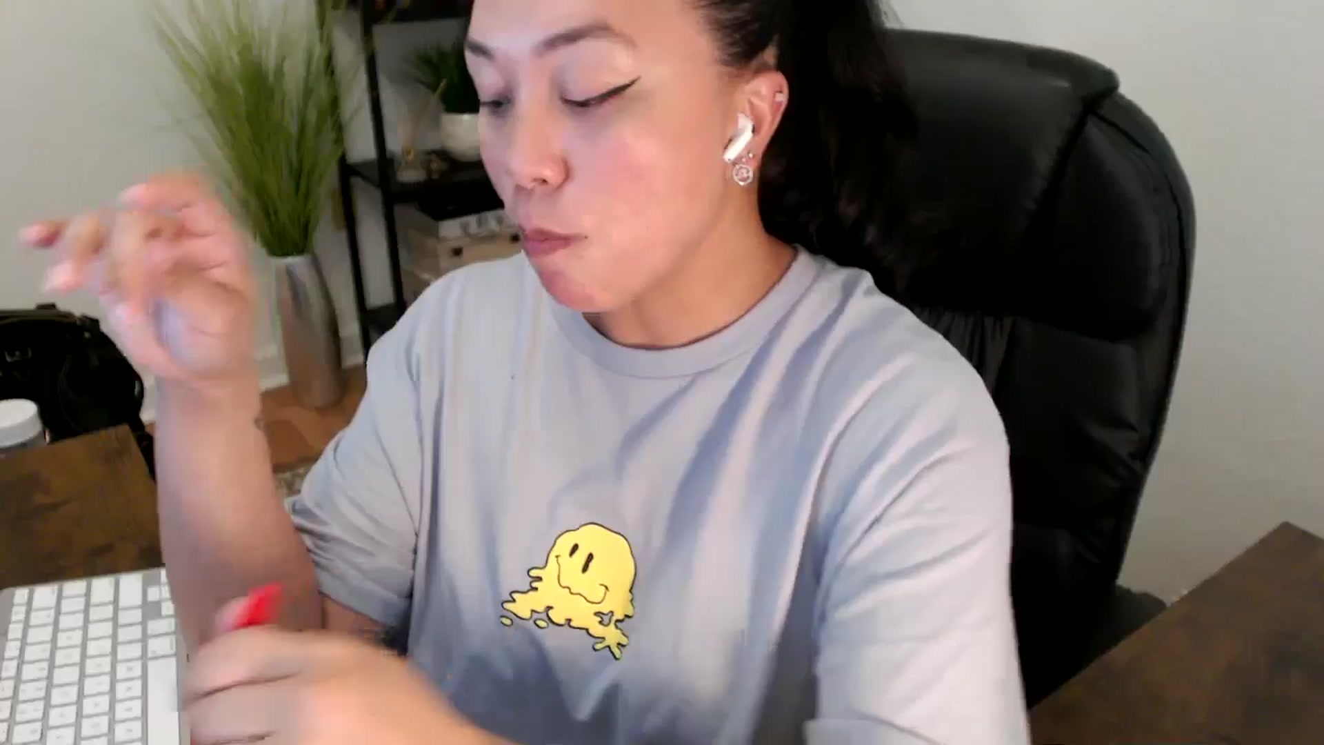 Gallery image thumbnail from MickaylaStar's myfreecams stream on, 04/25/2025, 20:19 image 5 of 20