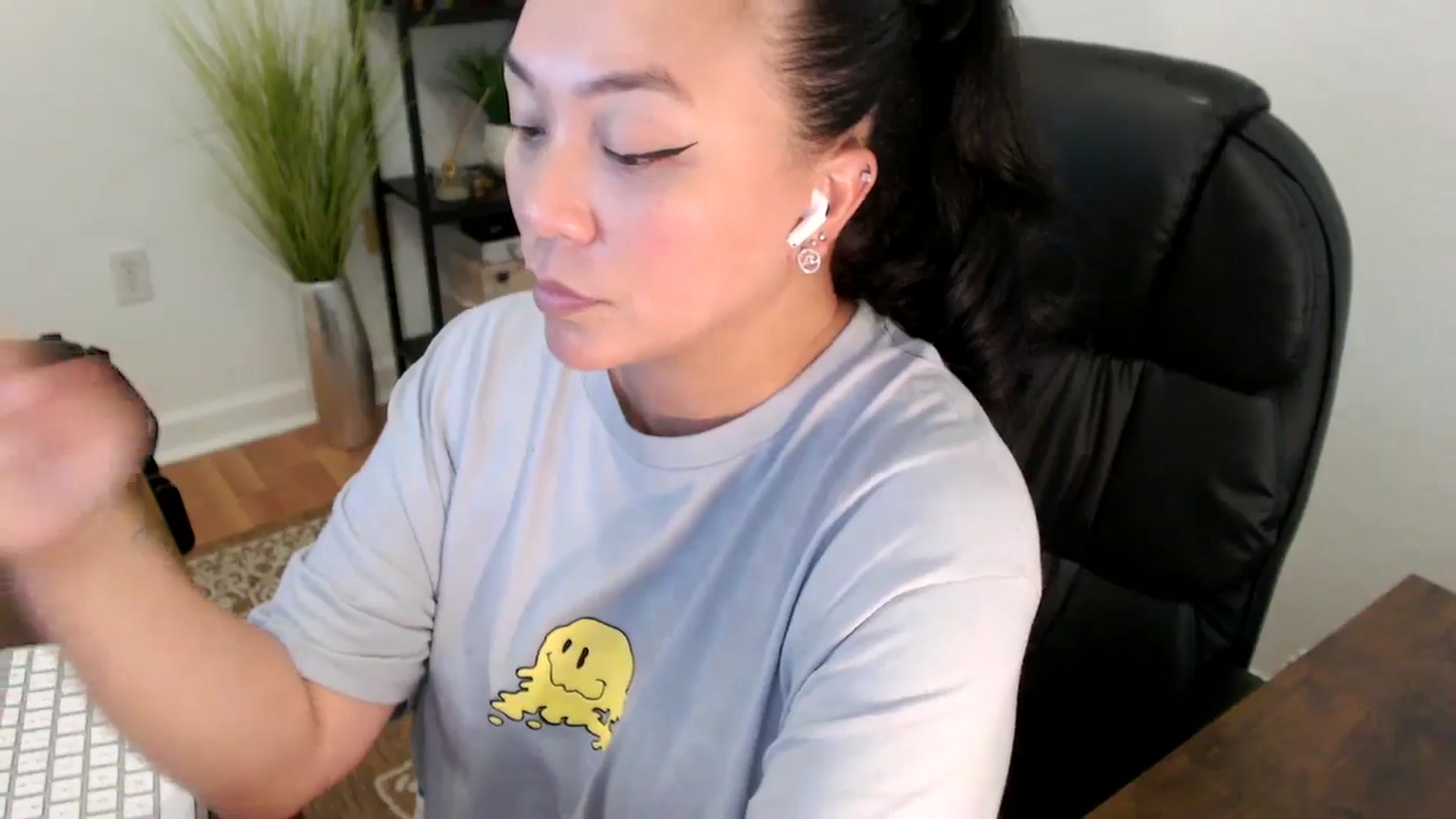 Gallery image thumbnail from MickaylaStar's myfreecams stream on, 04/25/2025, 20:19 image 7 of 20