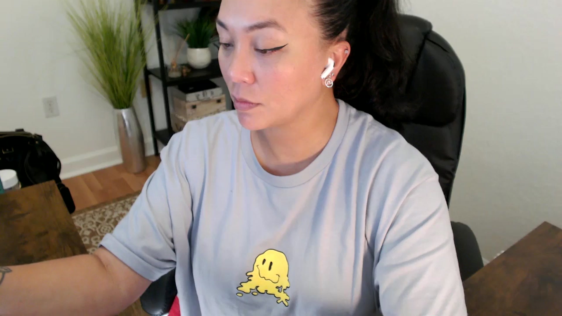 Gallery image thumbnail from MickaylaStar's myfreecams stream on, 04/25/2025, 21:32 image 17 of 20