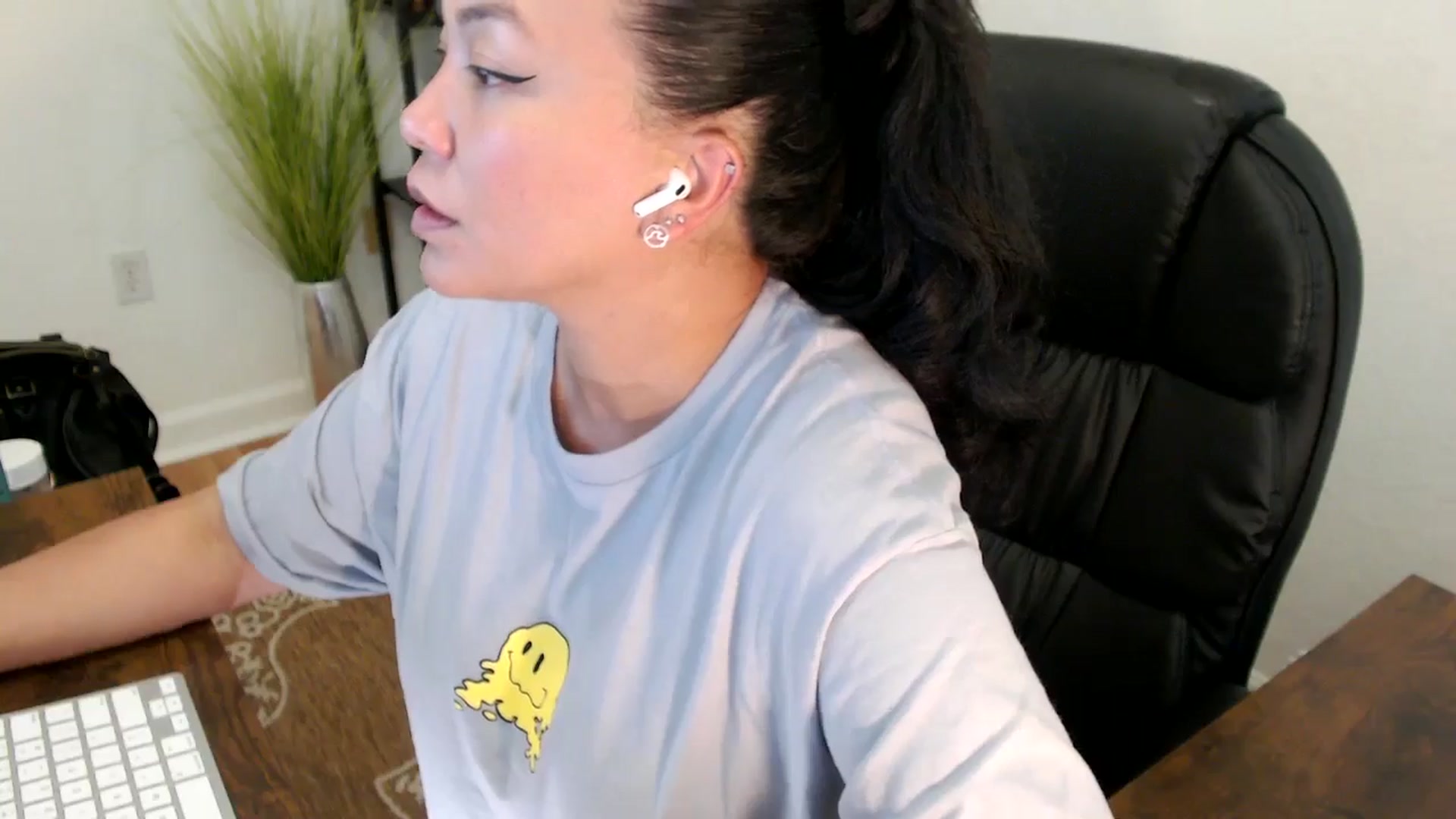 Gallery image thumbnail from MickaylaStar's myfreecams stream on, 04/25/2025, 21:32 image 11 of 20