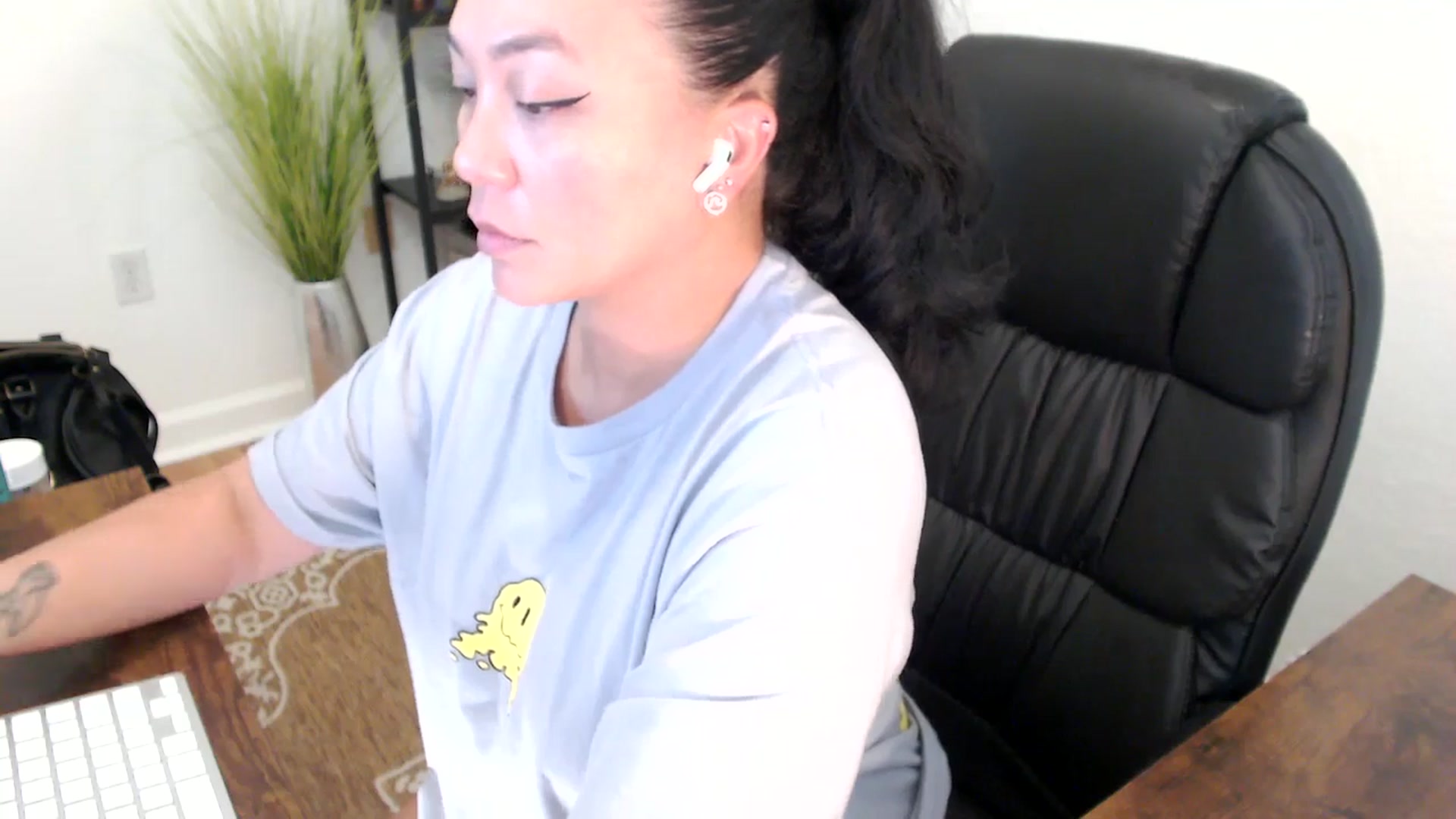 Gallery image thumbnail from MickaylaStar's myfreecams stream on, 04/25/2025, 21:32 image 7 of 20