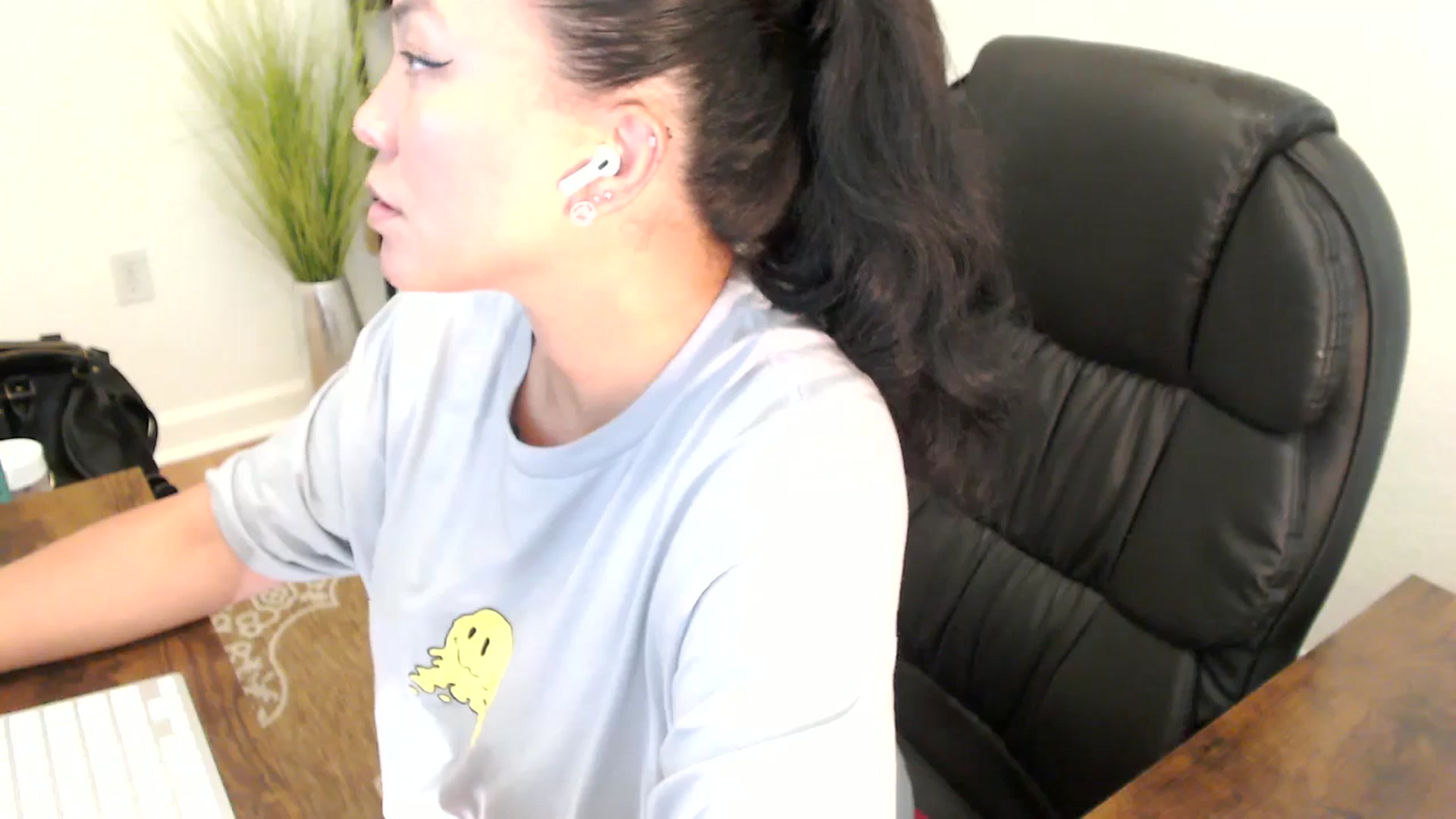 Gallery image thumbnail from MickaylaStar's myfreecams stream on, 04/25/2025, 21:32 image 12 of 20