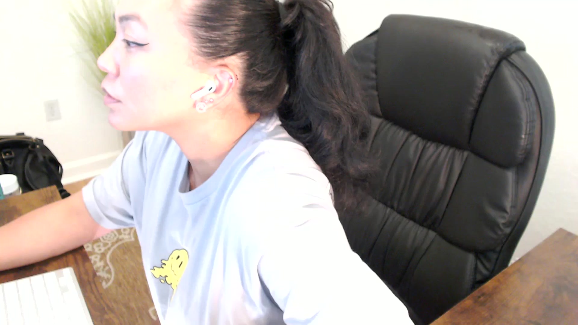 Gallery image thumbnail from MickaylaStar's myfreecams stream on, 04/25/2025, 21:32 image 9 of 20