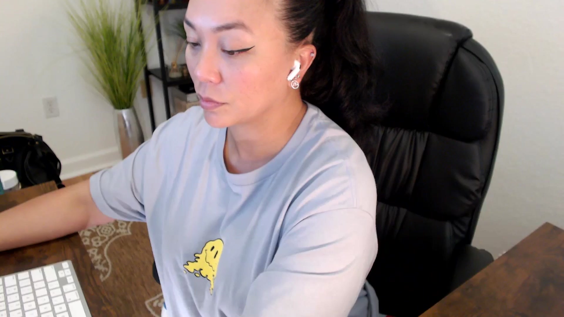 Gallery image thumbnail from MickaylaStar's myfreecams stream on, 04/25/2025, 21:32 image 5 of 20