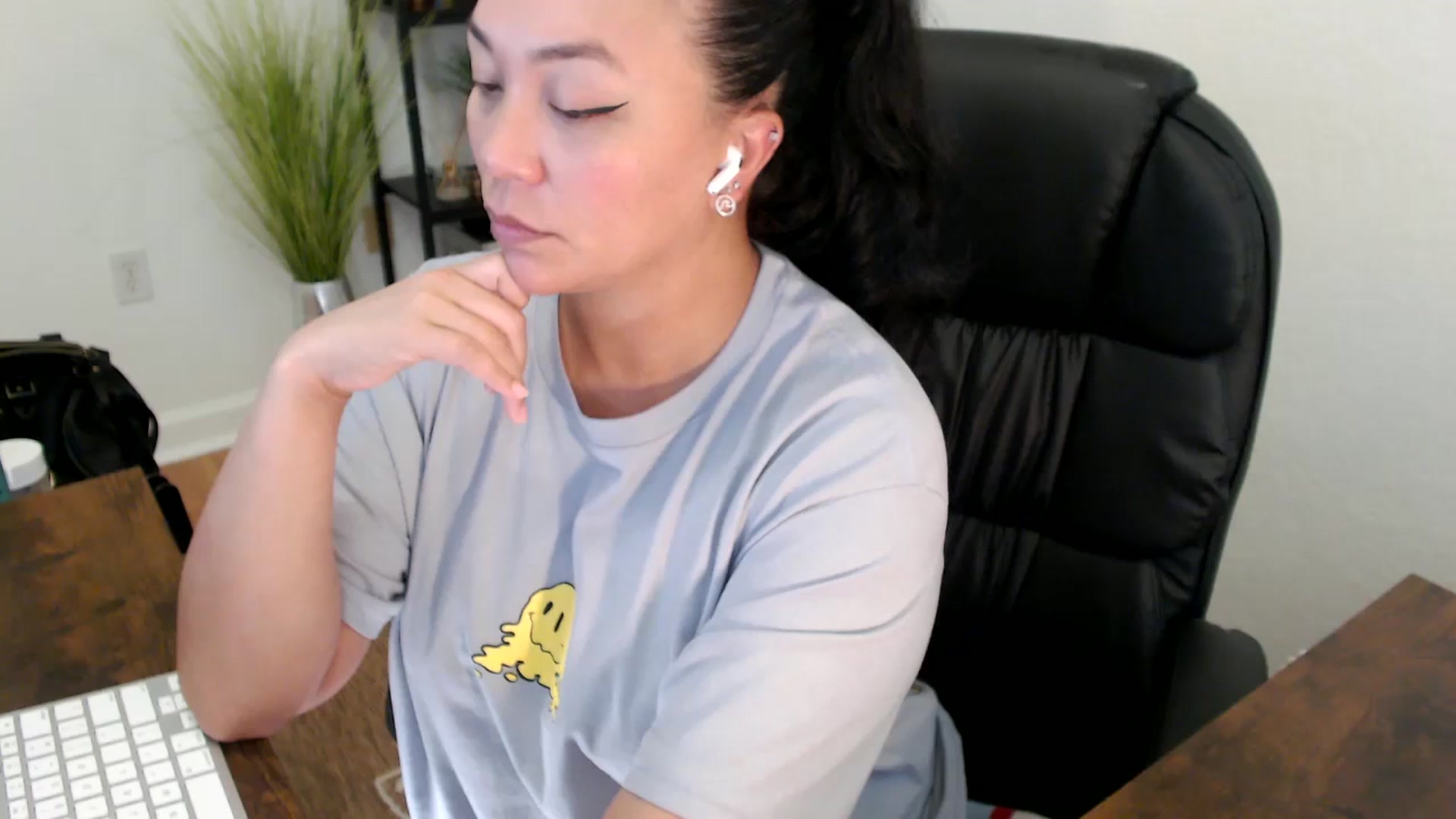 Gallery image thumbnail from MickaylaStar's myfreecams stream on, 04/25/2025, 21:32 image 1 of 20