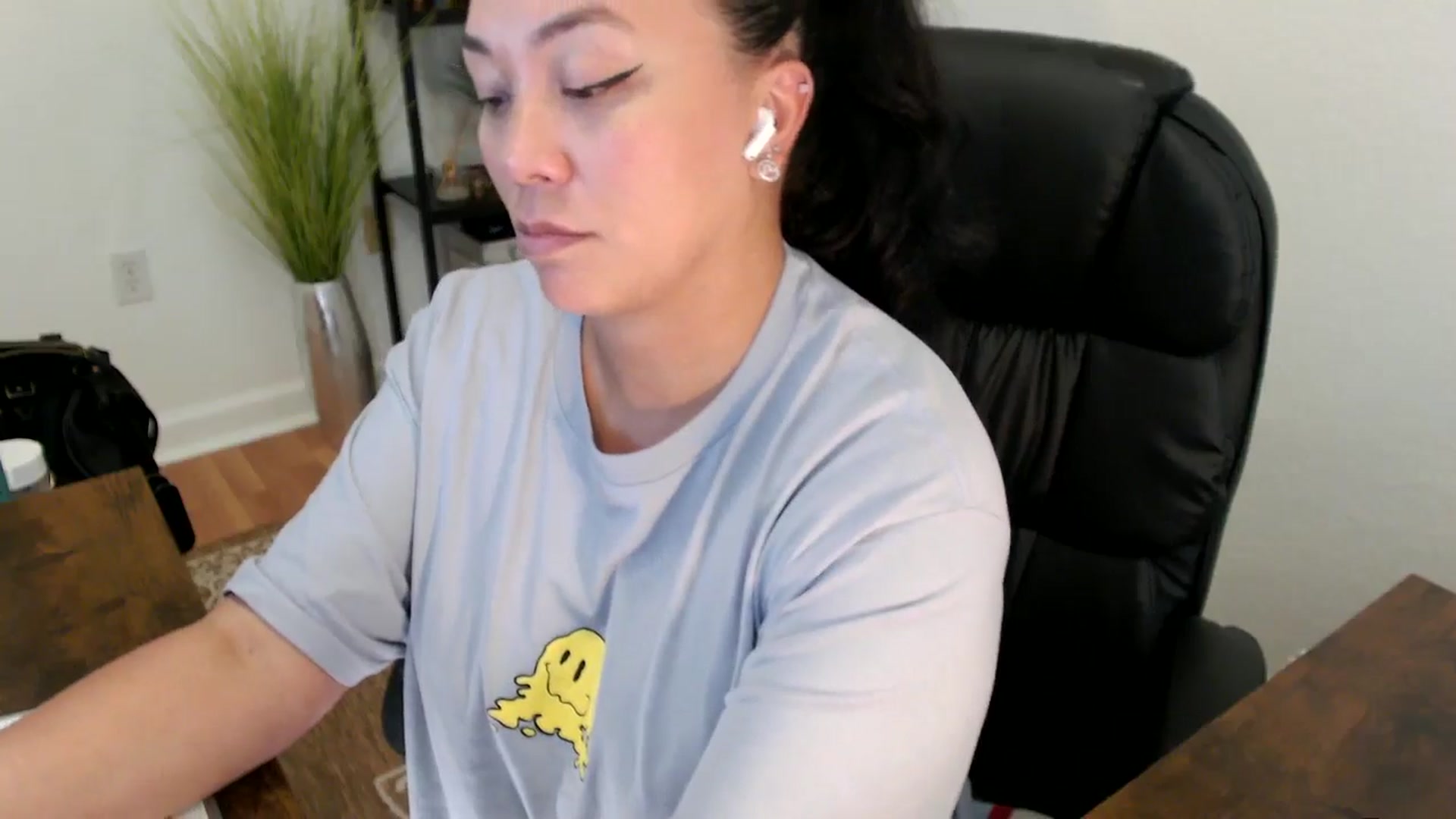 Gallery image thumbnail from MickaylaStar's myfreecams stream on, 04/25/2025, 21:32 image 19 of 20
