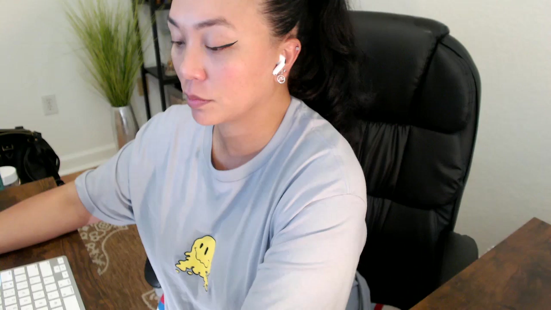 Gallery image thumbnail from MickaylaStar's myfreecams stream on, 04/25/2025, 21:32 image 18 of 20