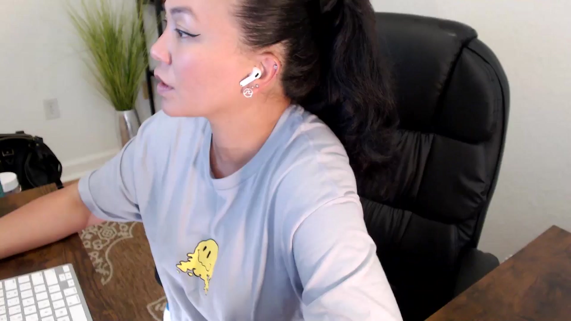 Gallery image thumbnail from MickaylaStar's myfreecams stream on, 04/25/2025, 21:32 image 6 of 20