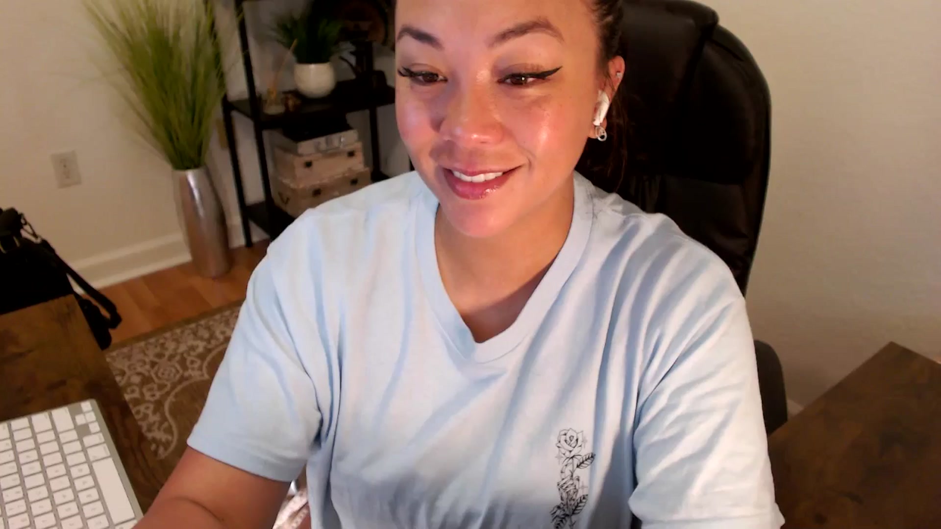 Gallery image thumbnail from MickaylaStar's myfreecams stream on, 04/28/2025, 15:28 image 16 of 20