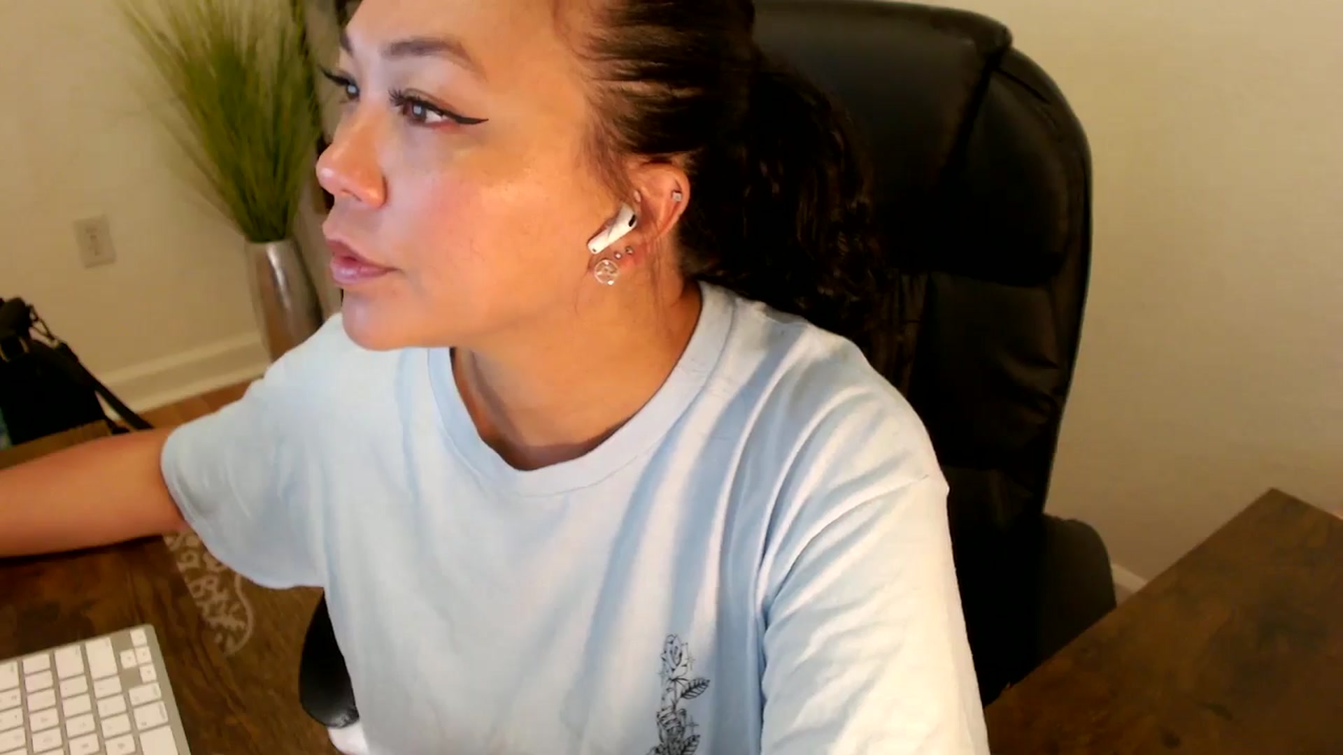 Gallery image thumbnail from MickaylaStar's myfreecams stream on, 04/28/2025, 15:28 image 20 of 20