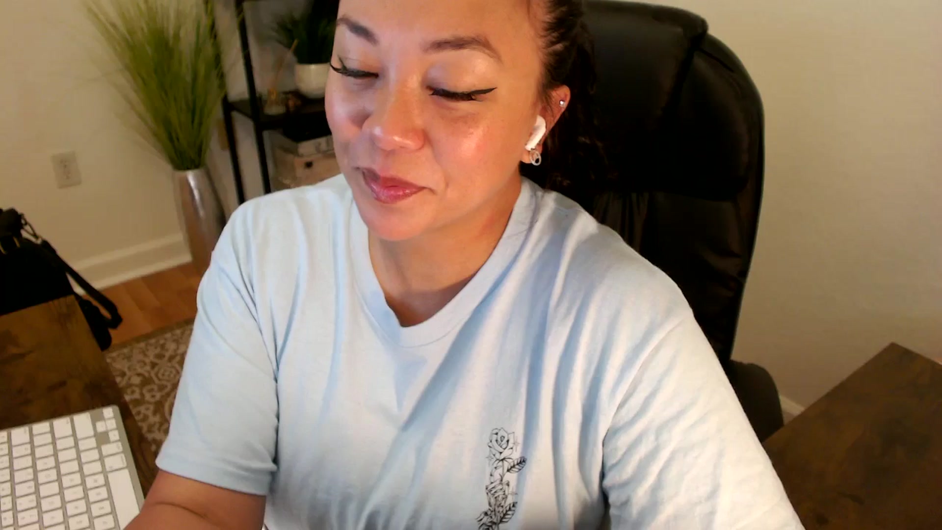 Gallery image thumbnail from MickaylaStar's myfreecams stream on, 04/28/2025, 15:28 image 4 of 20