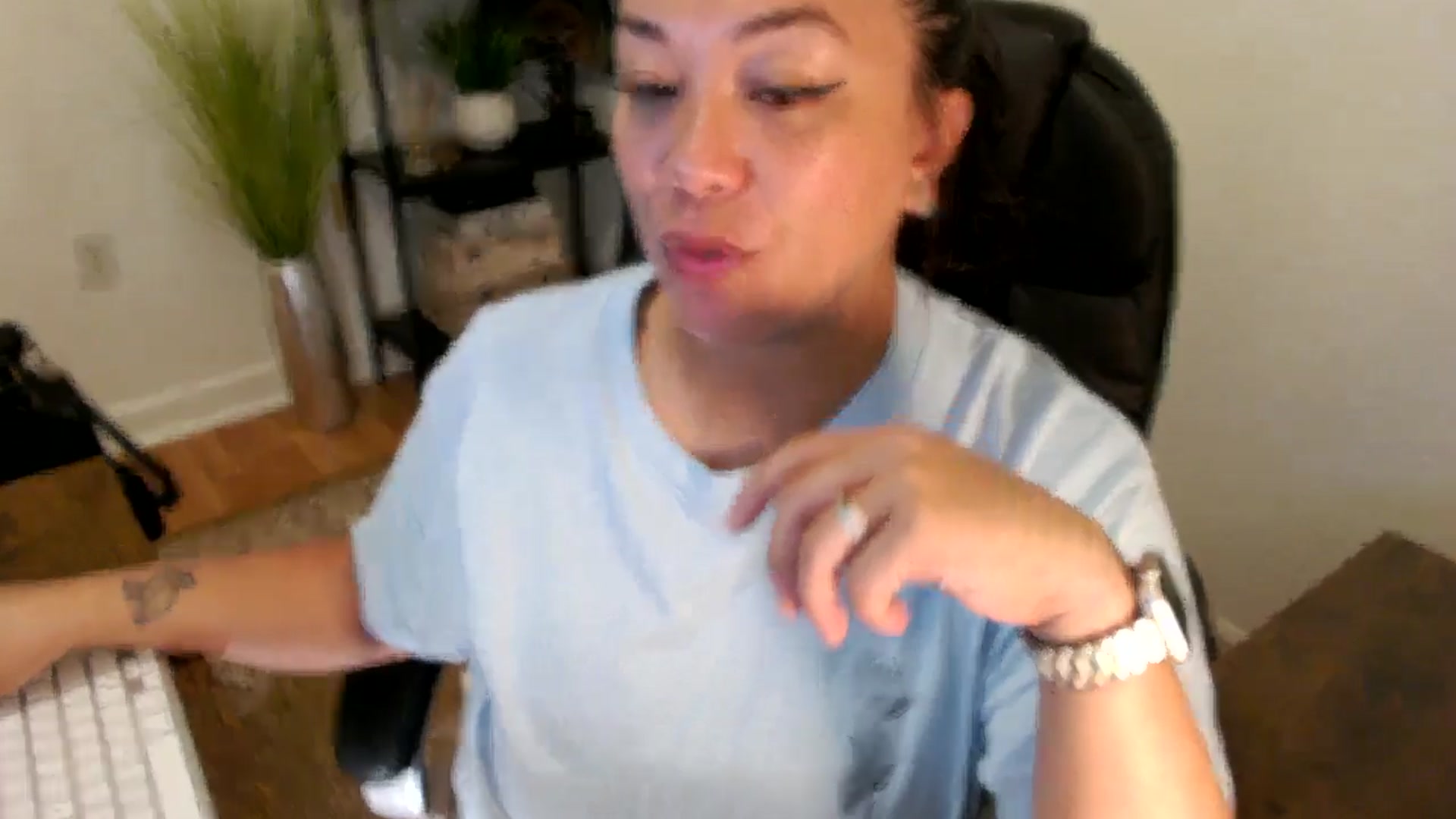 Gallery image thumbnail from MickaylaStar's myfreecams stream on, 04/28/2025, 15:28 image 7 of 20