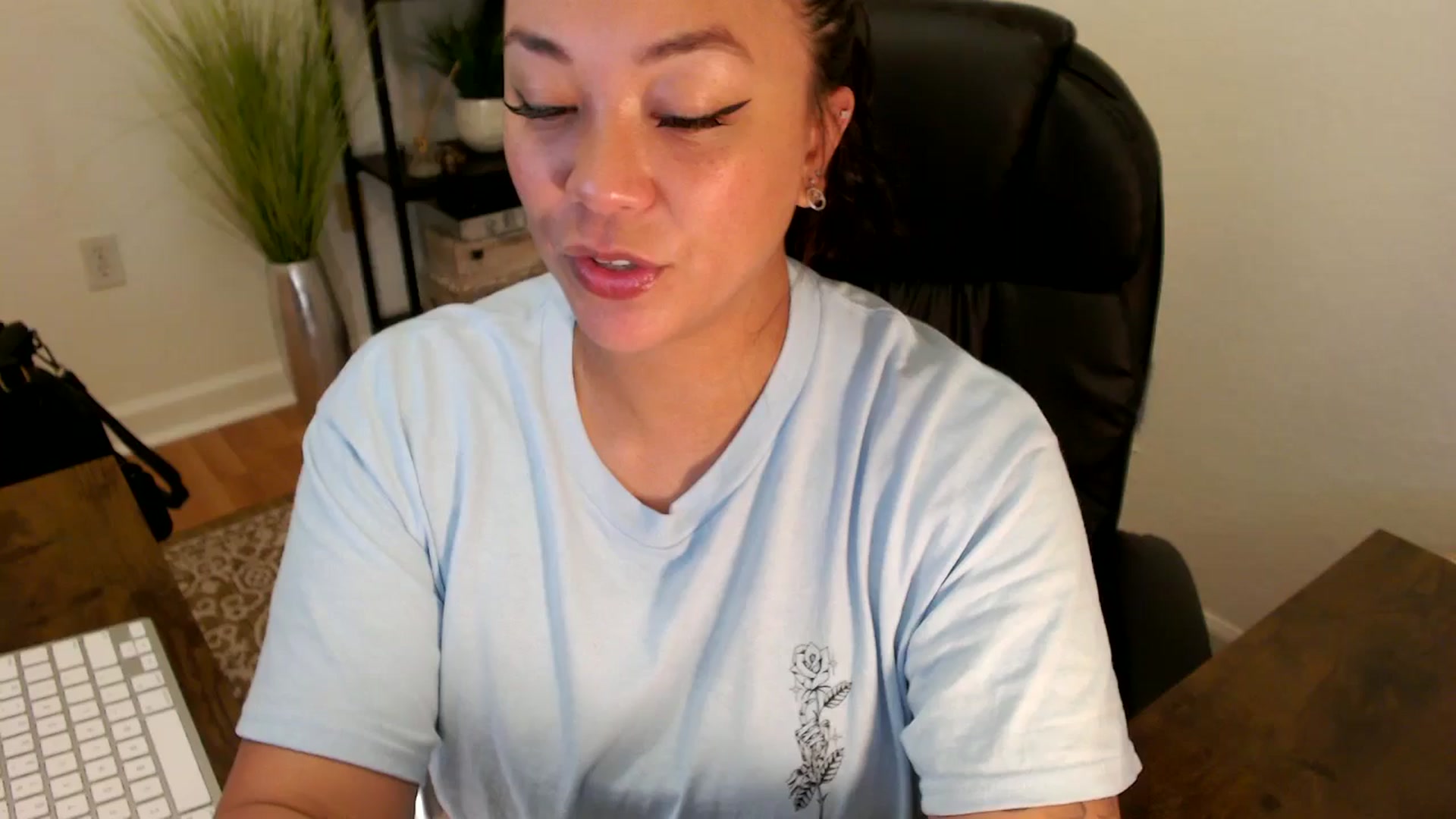Gallery image thumbnail from MickaylaStar's myfreecams stream on, 04/28/2025, 15:28 image 10 of 20