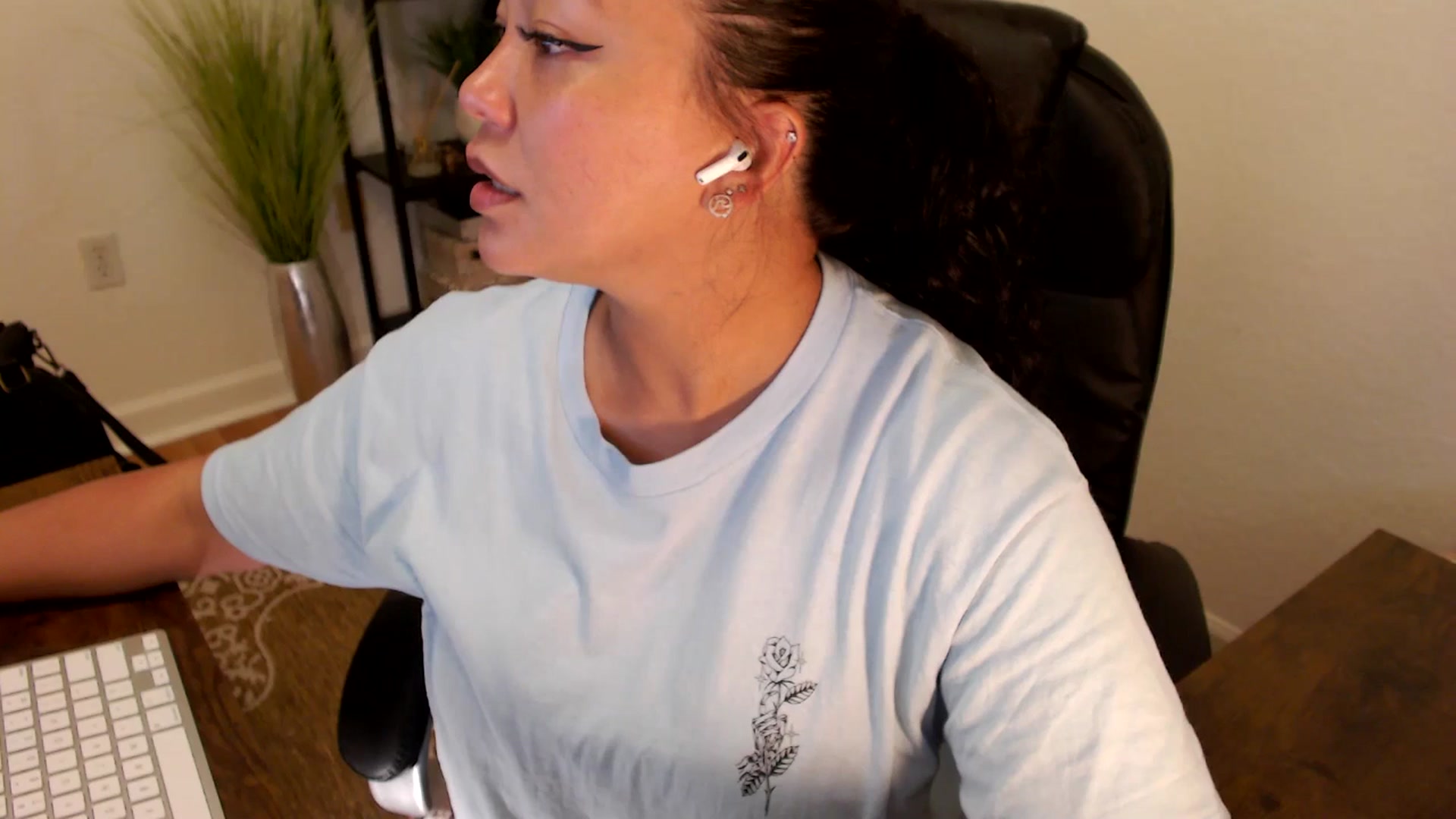 Gallery image thumbnail from MickaylaStar's myfreecams stream on, 04/28/2025, 15:28 image 6 of 20