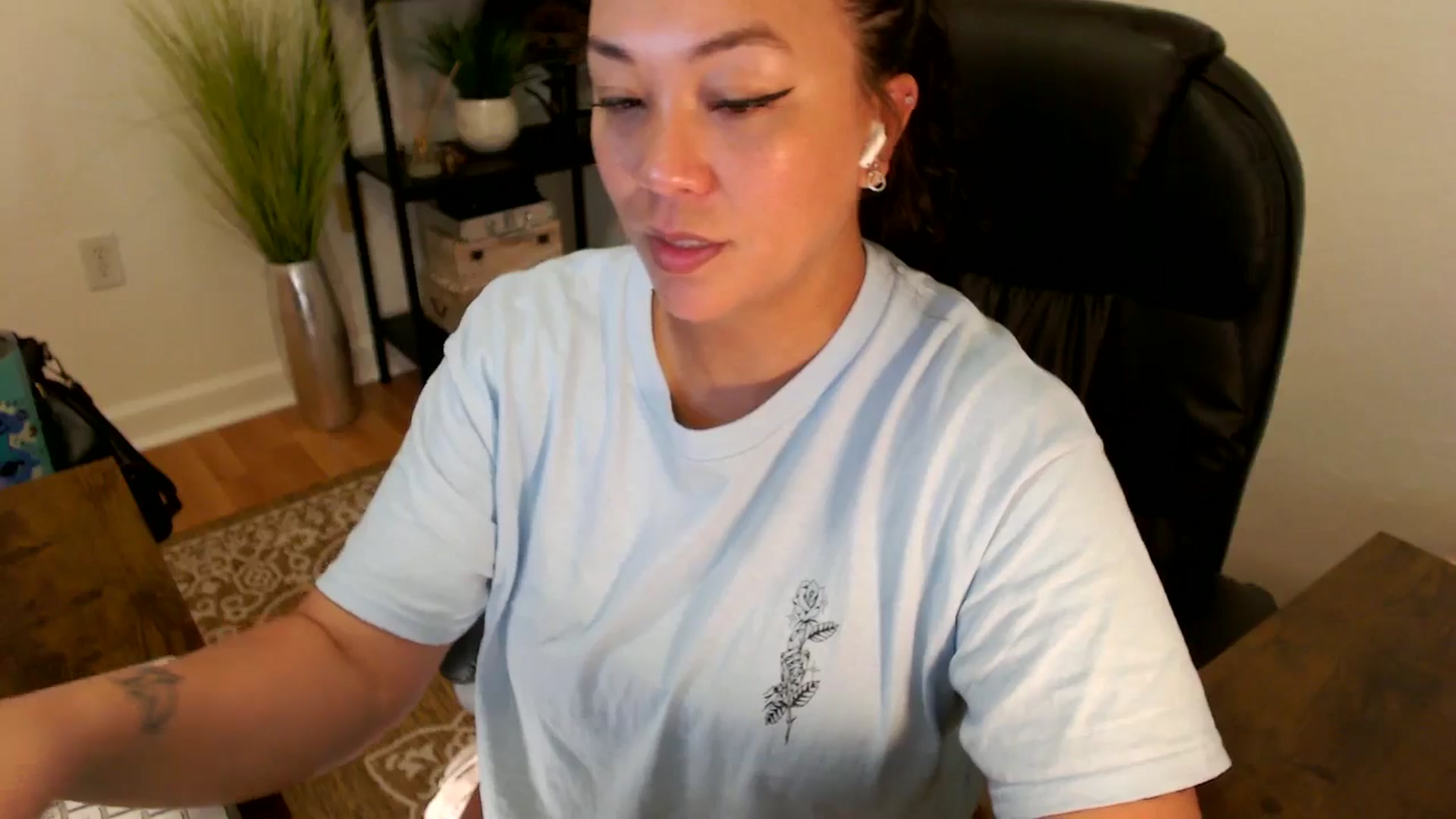 Gallery image thumbnail from MickaylaStar's myfreecams stream on, 04/28/2025, 16:41 image 20 of 20