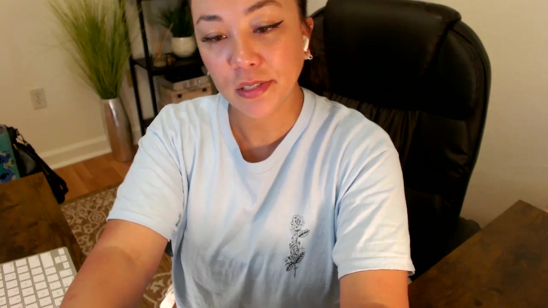 Gallery image thumbnail from MickaylaStar's myfreecams stream on, 04/28/2025, 16:41 image 19 of 20