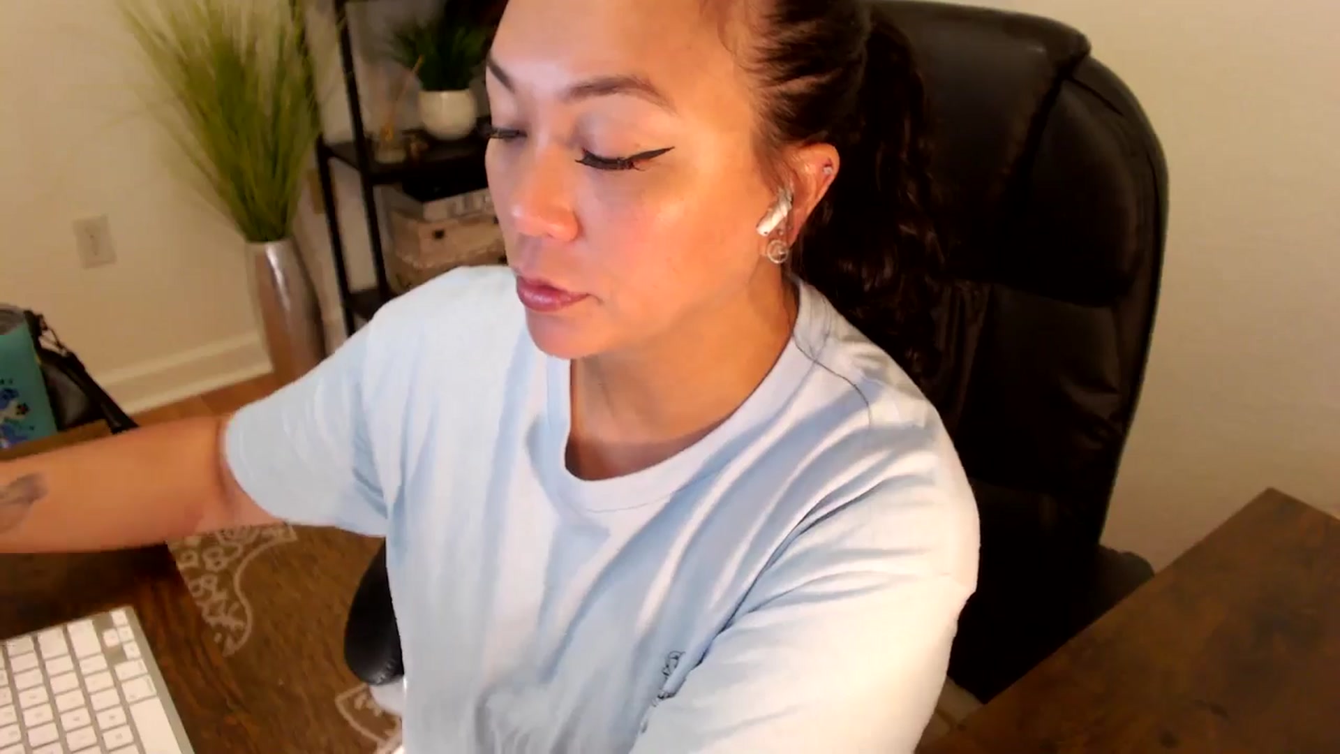 Gallery image thumbnail from MickaylaStar's myfreecams stream on, 04/28/2025, 16:41 image 2 of 20