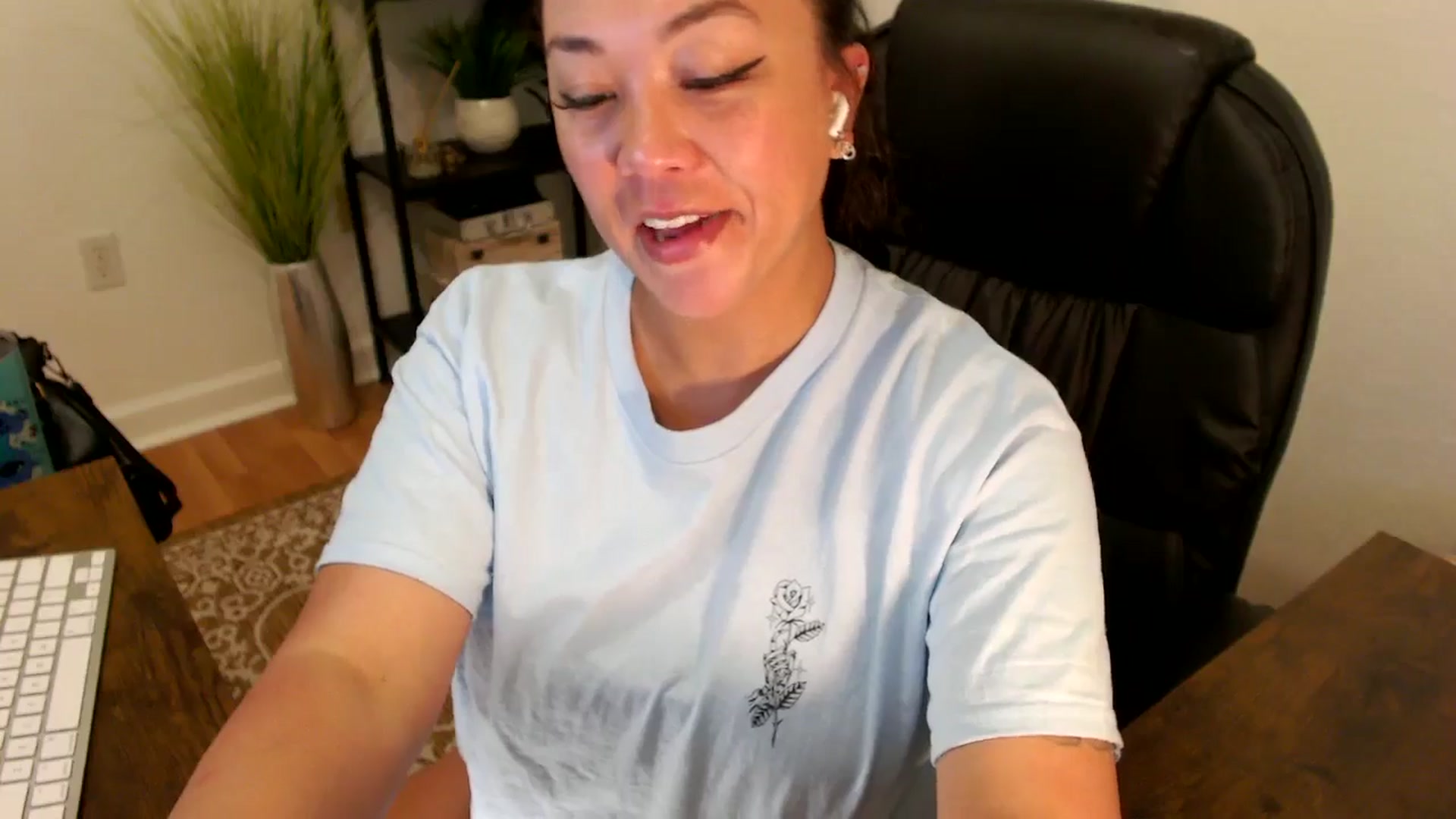 Gallery image thumbnail from MickaylaStar's myfreecams stream on, 04/28/2025, 16:41 image 15 of 20
