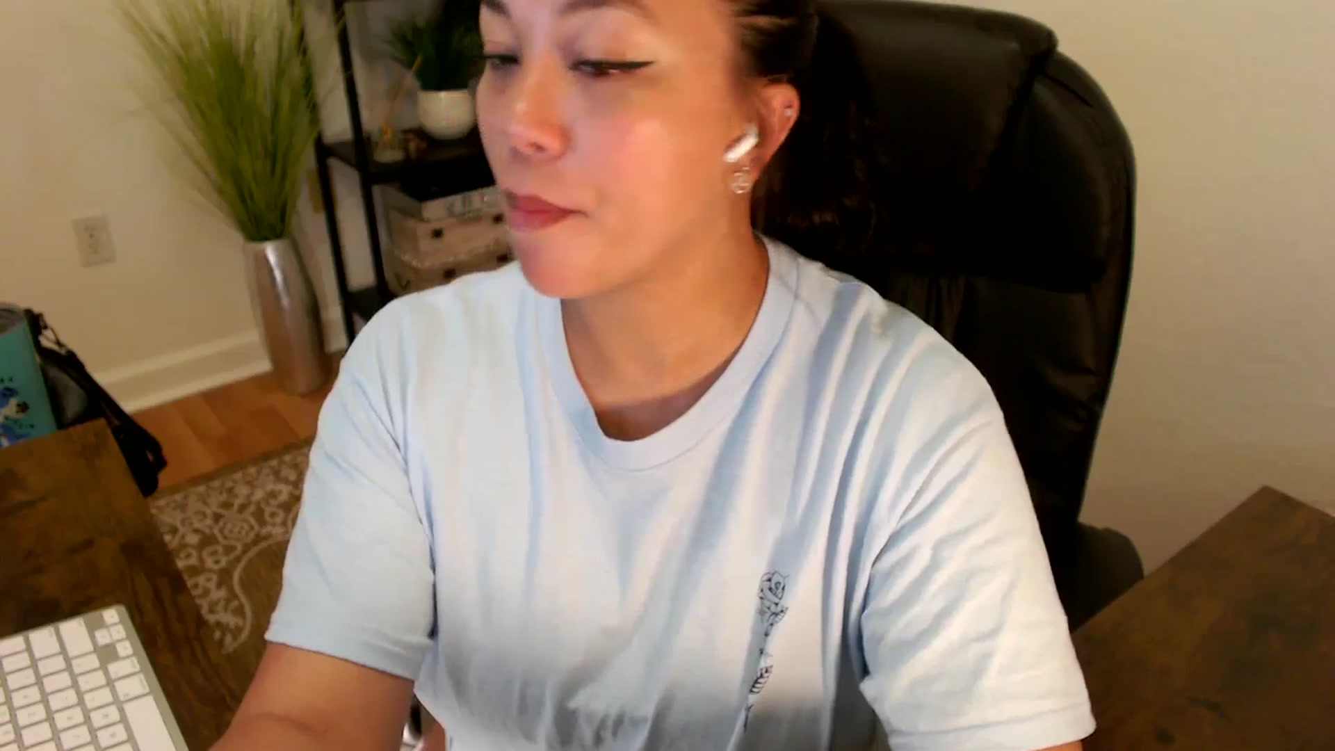 Gallery image thumbnail from MickaylaStar's myfreecams stream on, 04/28/2025, 16:41 image 4 of 20