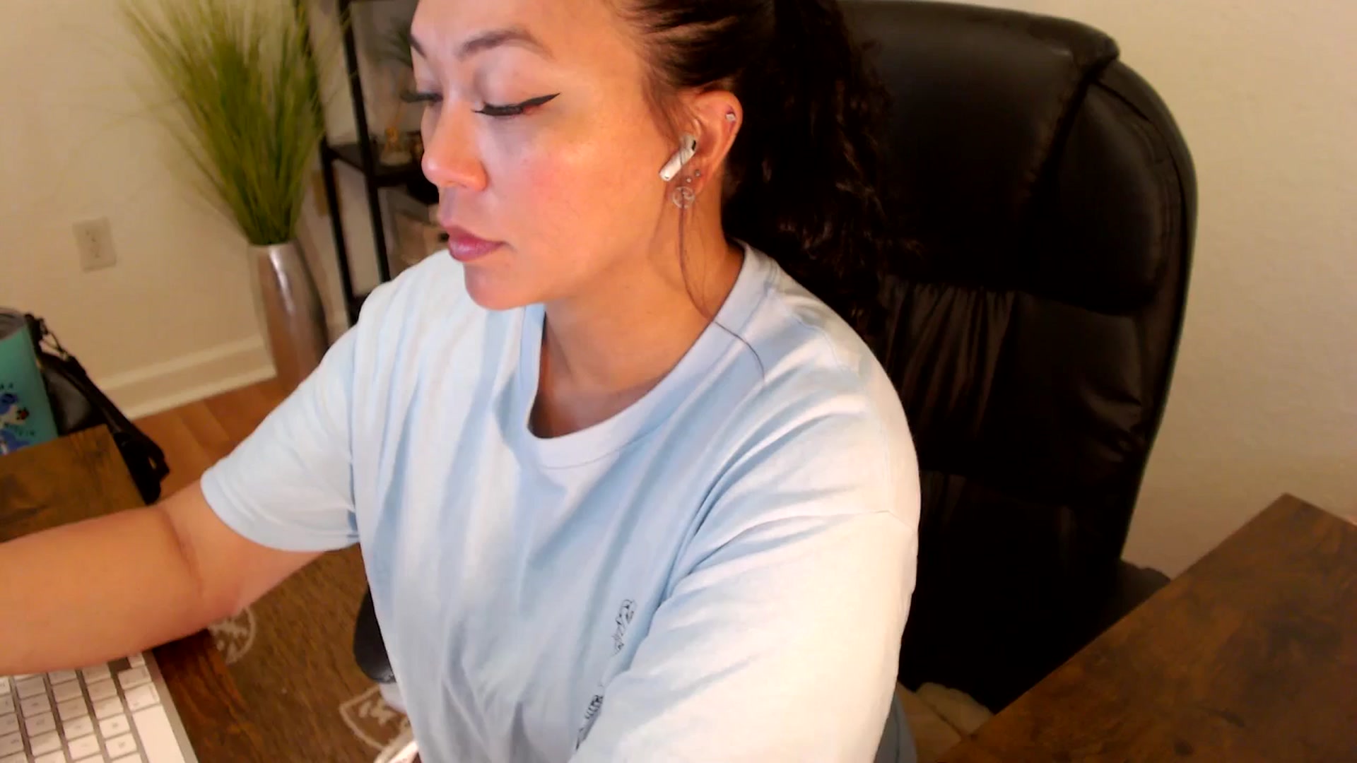 Gallery image thumbnail from MickaylaStar's myfreecams stream on, 04/28/2025, 16:41 image 1 of 20