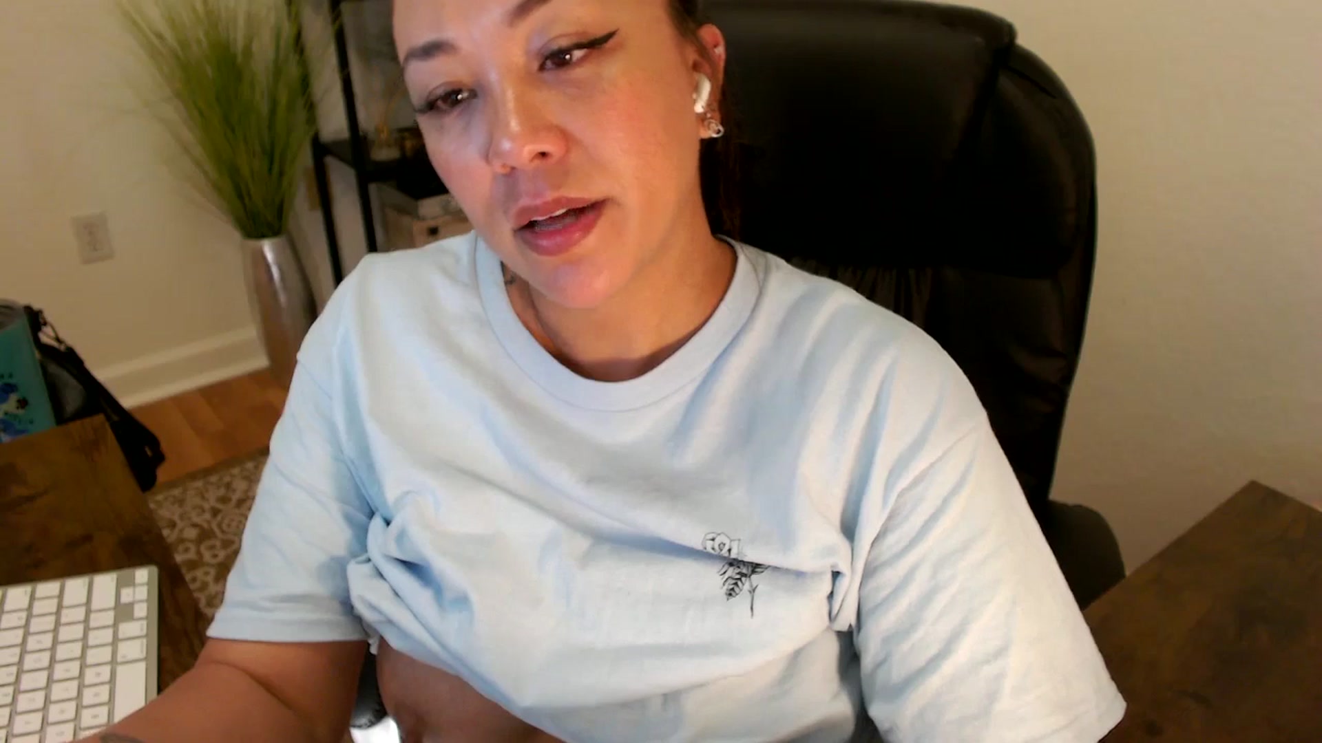 Gallery image thumbnail from MickaylaStar's myfreecams stream on, 04/28/2025, 16:41 image 9 of 20