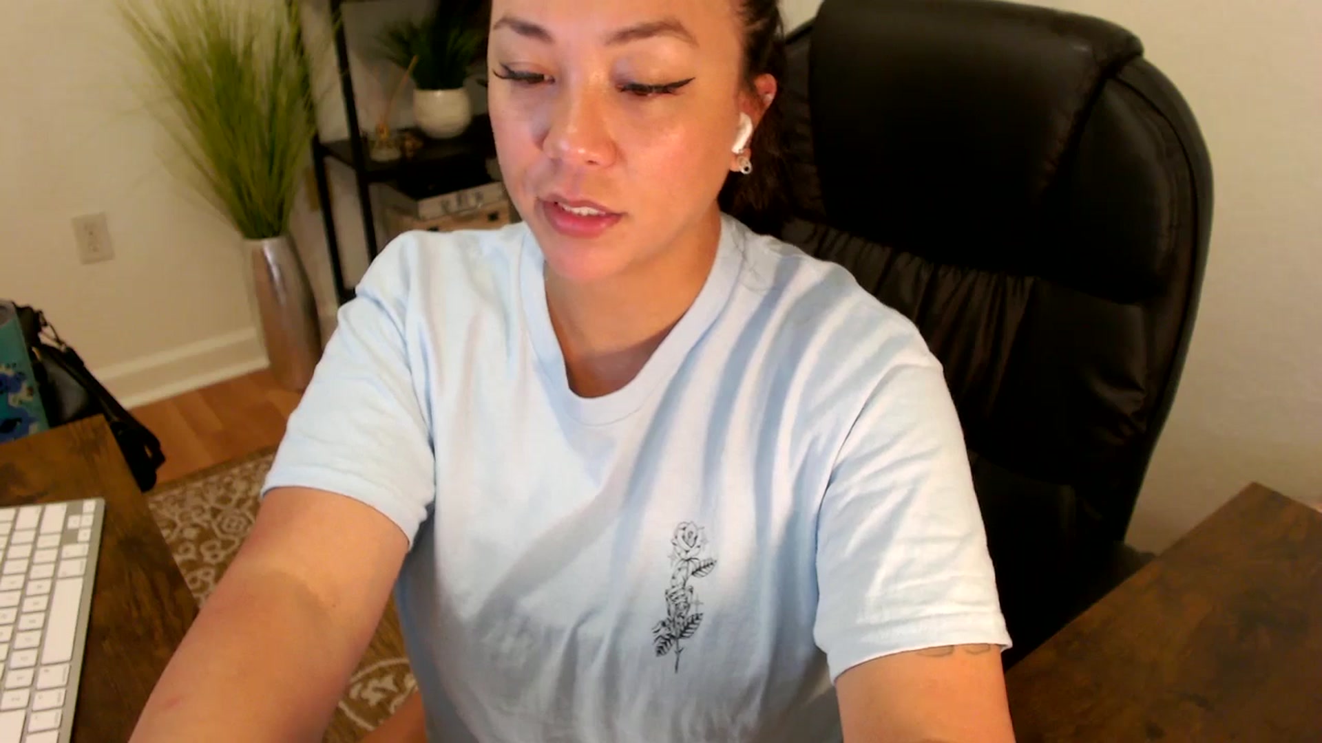Gallery image thumbnail from MickaylaStar's myfreecams stream on, 04/28/2025, 16:41 image 16 of 20