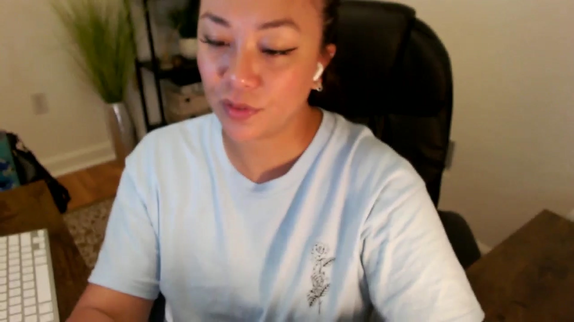 Gallery image thumbnail from MickaylaStar's myfreecams stream on, 04/28/2025, 17:09 image 4 of 20