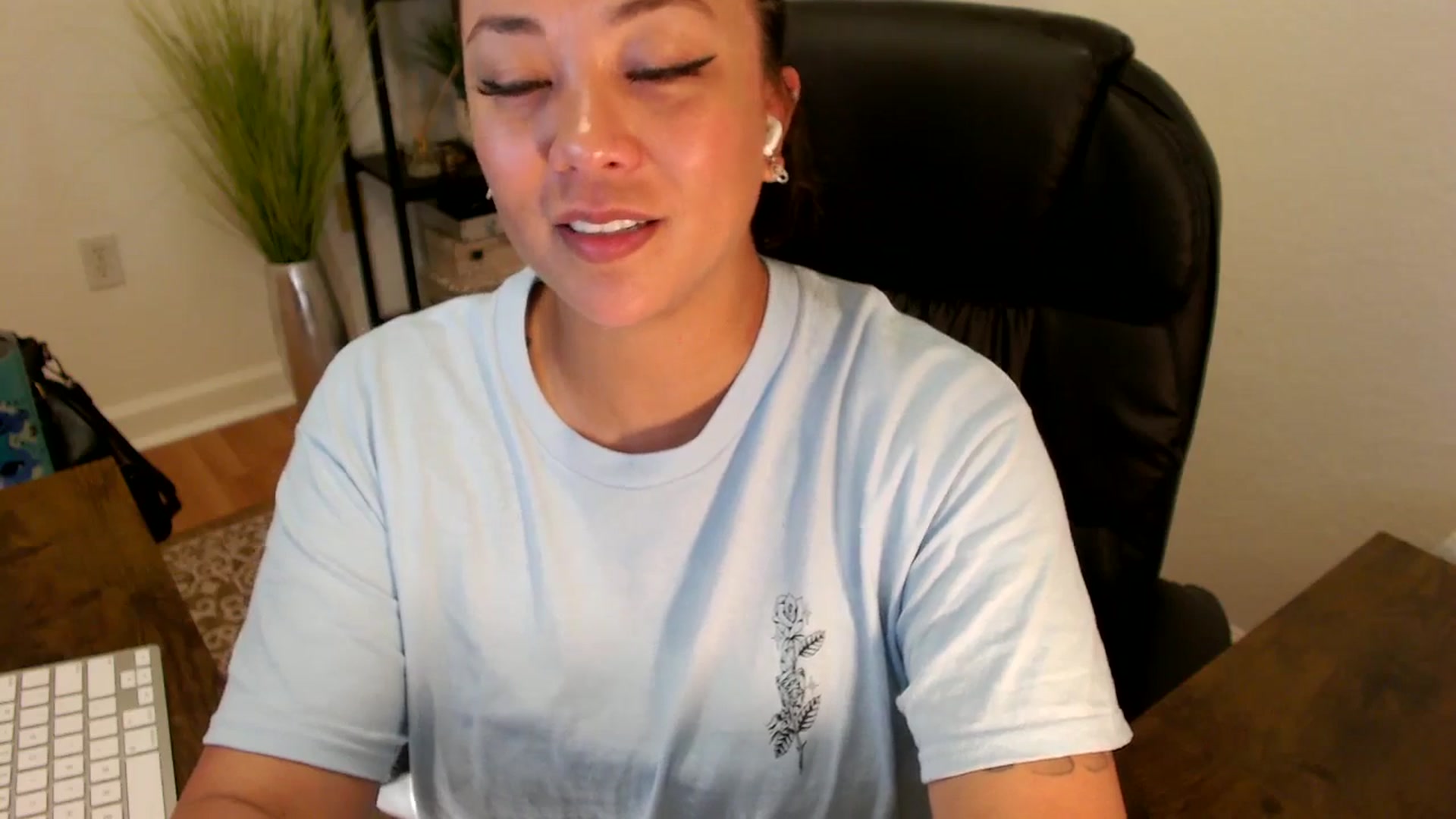 Gallery image thumbnail from MickaylaStar's myfreecams stream on, 04/28/2025, 17:09 image 6 of 20